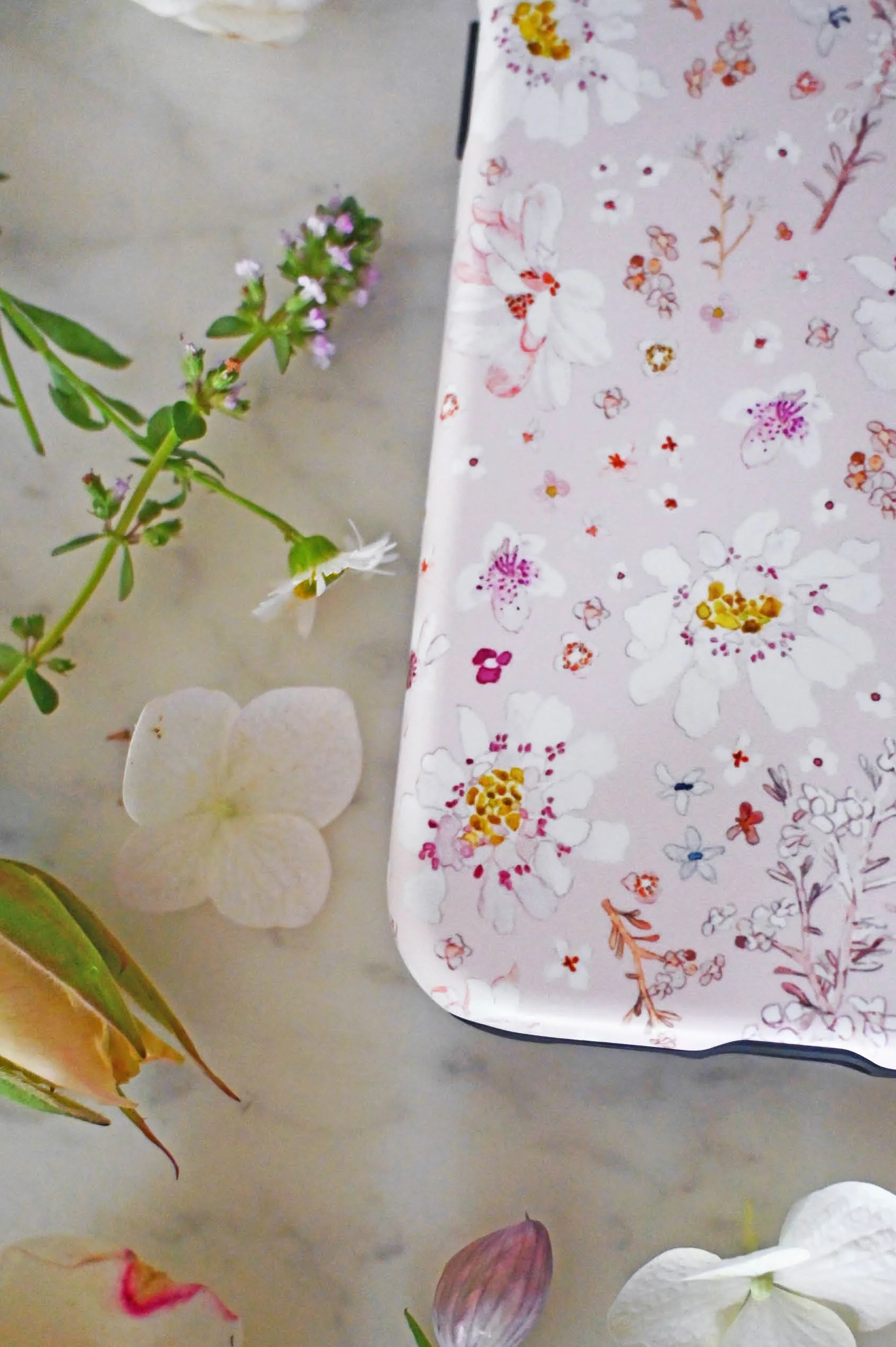 myra-pretty-flower-phone-case.jpg