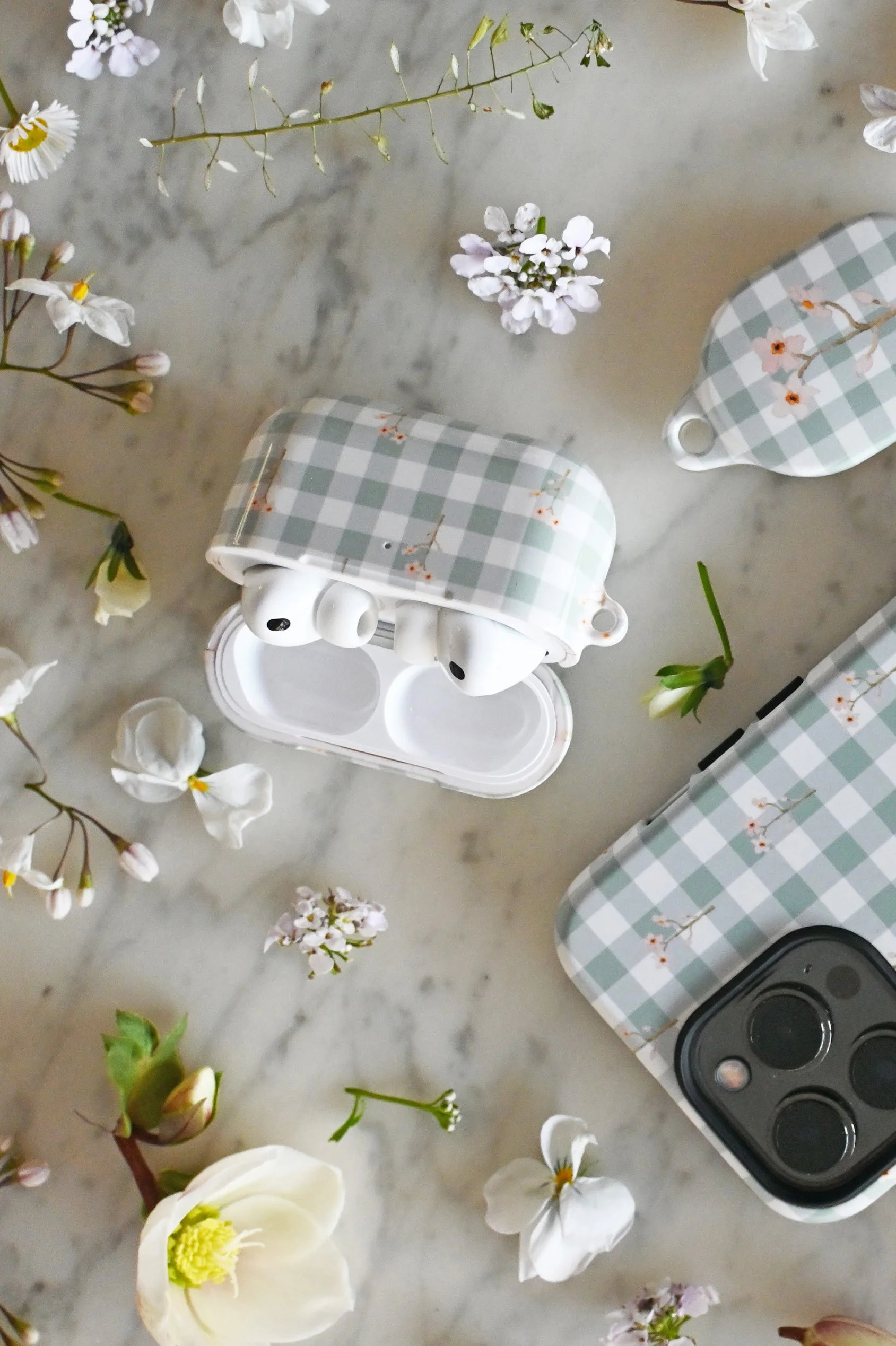 brielle-pretty-airpods-phone-case.jpg