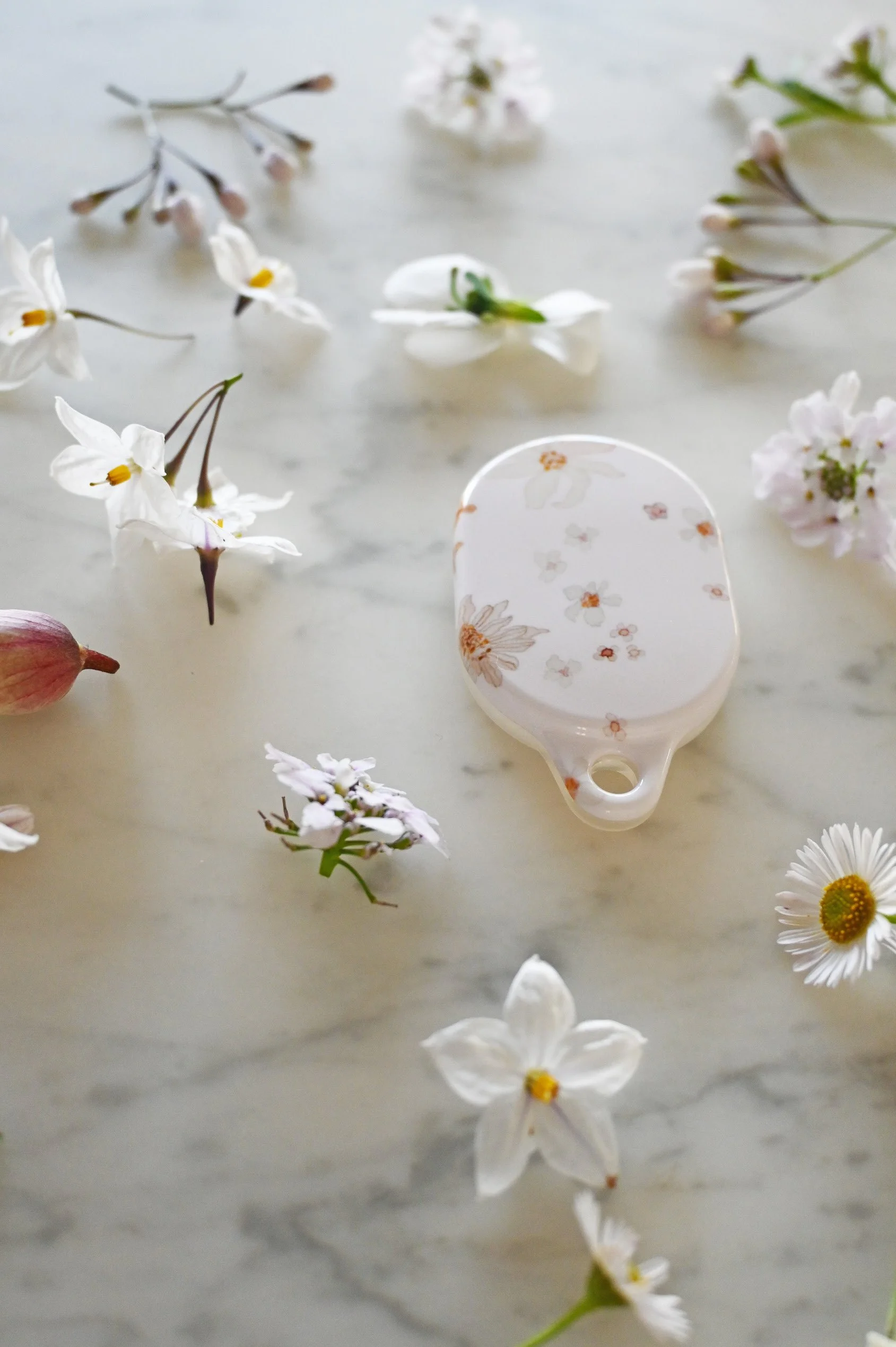 cosette-pretty-floral-airtag-case.jpg