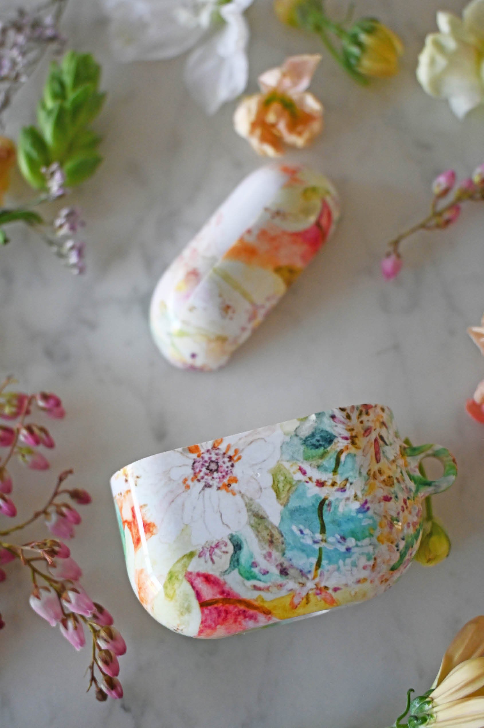 seren-abstract-watercolour-floral-airpod-case.jpg
