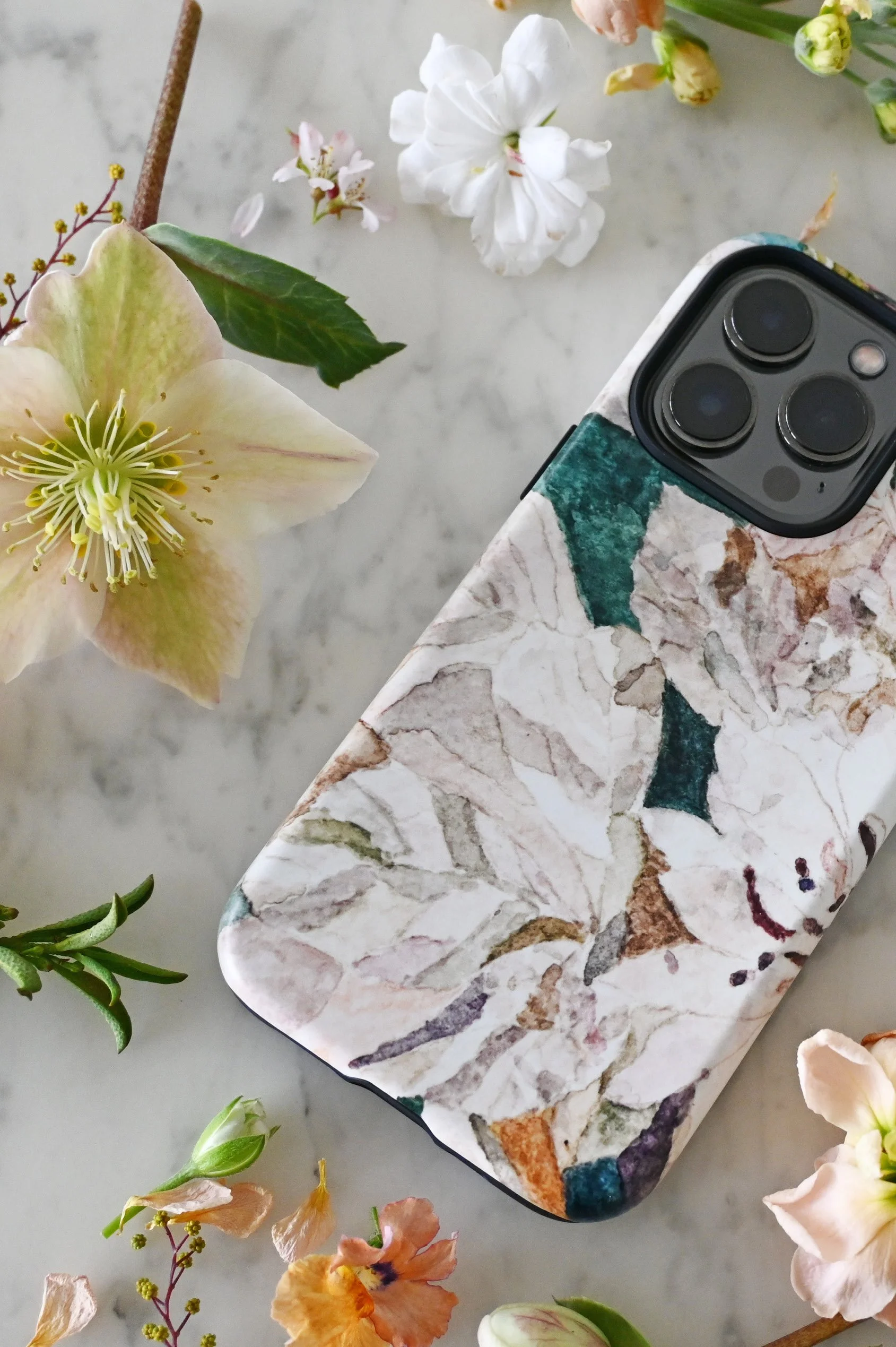 nell-pretty-floral-phone-case.jpg