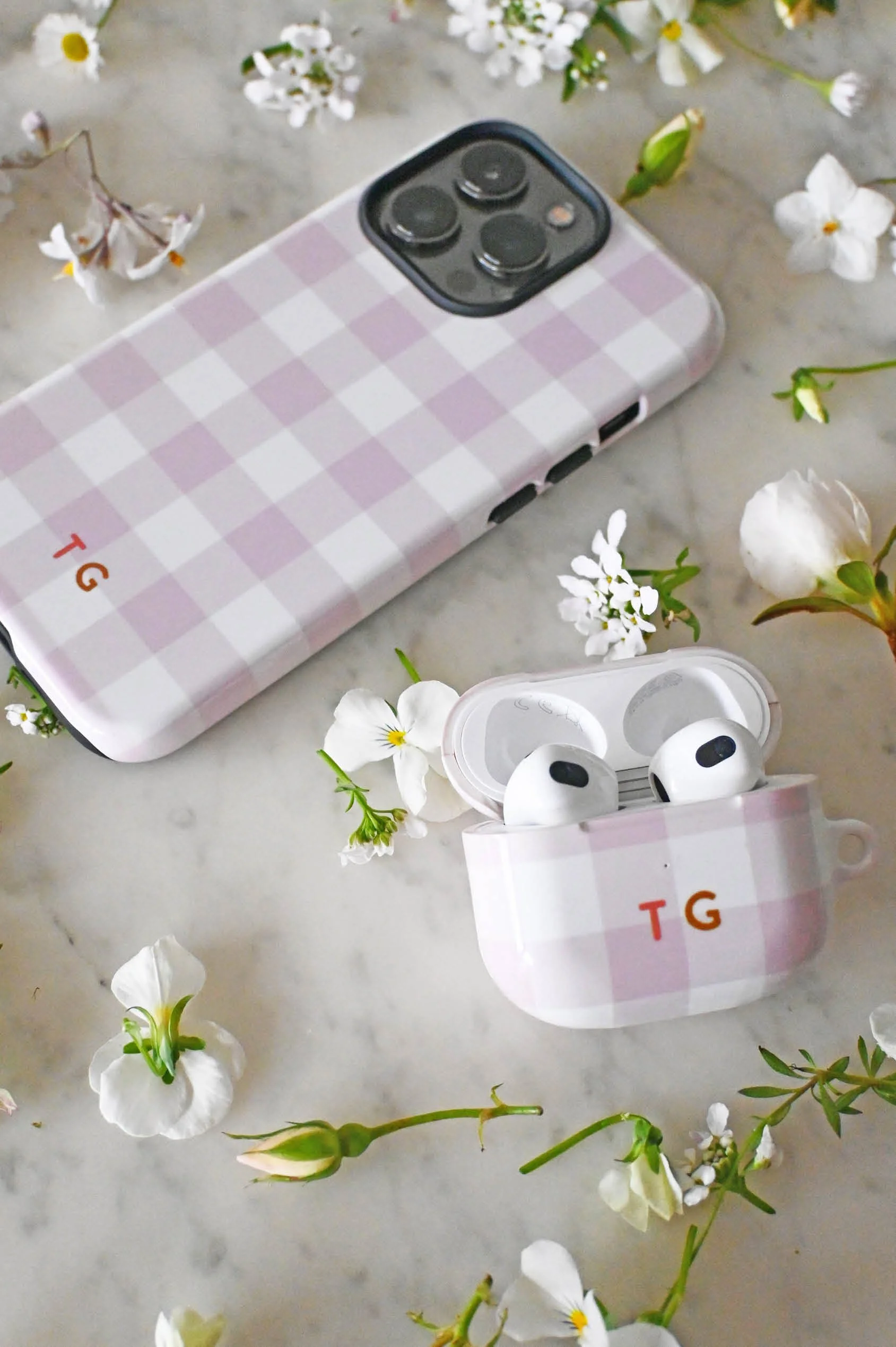 airpods-cases-initials-lavender-colour.jpg