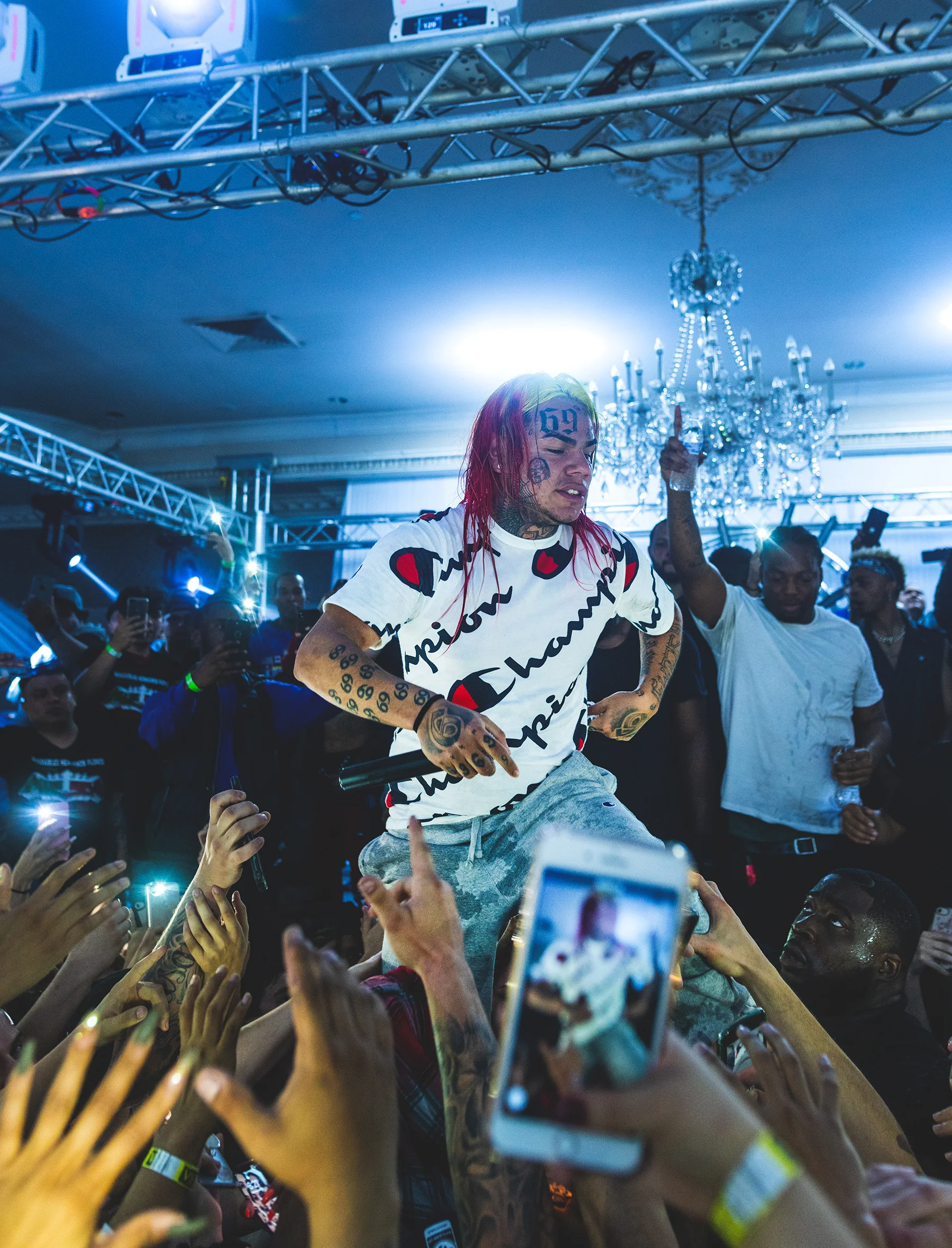 6ix9ine_LakewoodTerrace_15.jpg