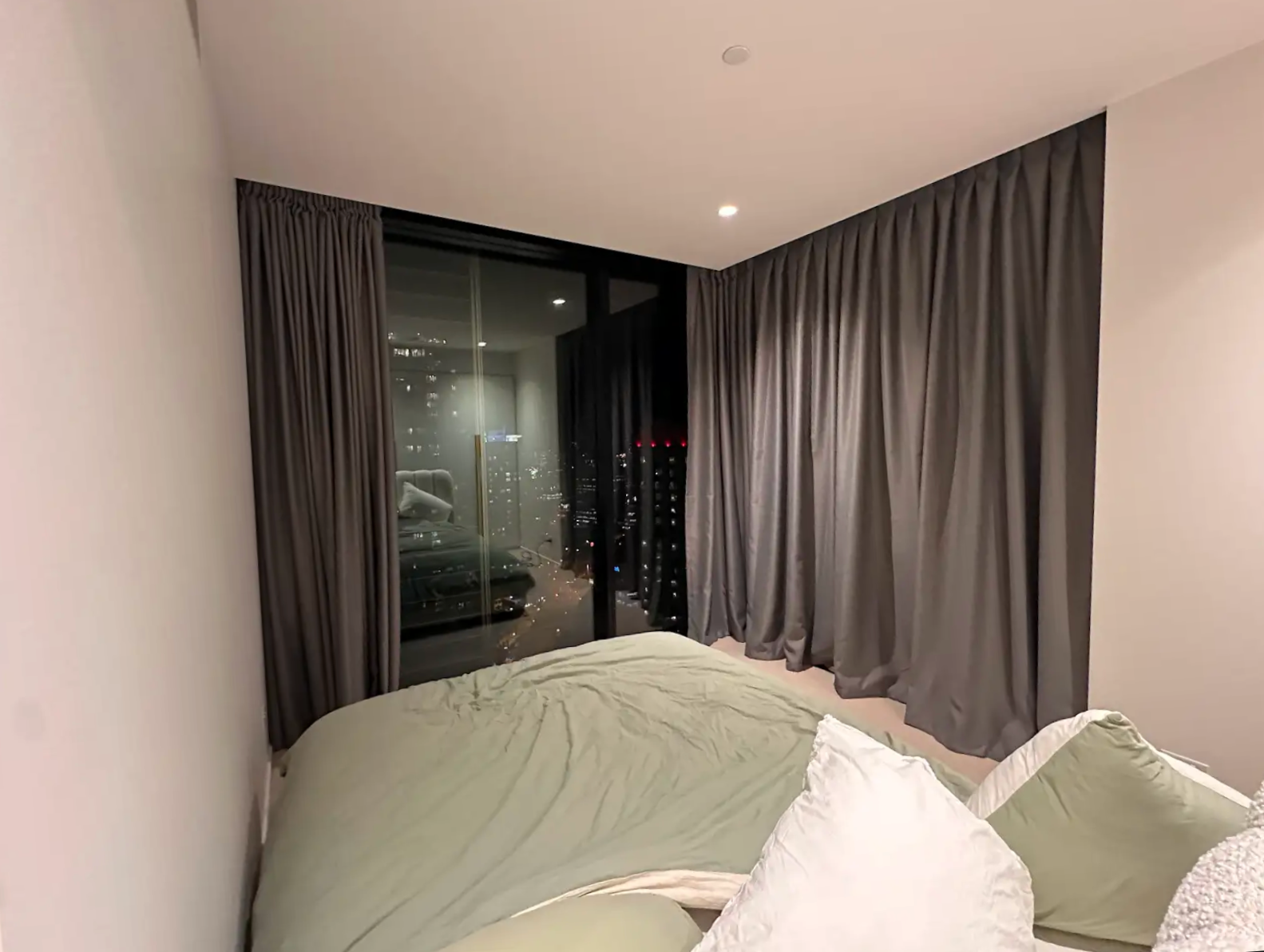 bedroom blackout blinds surfers paradise.png