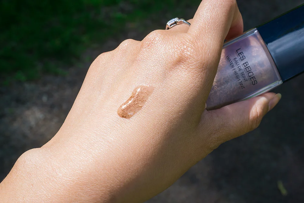The texture of Chanel Les Beiges Water-Fresh Tint - skintone
