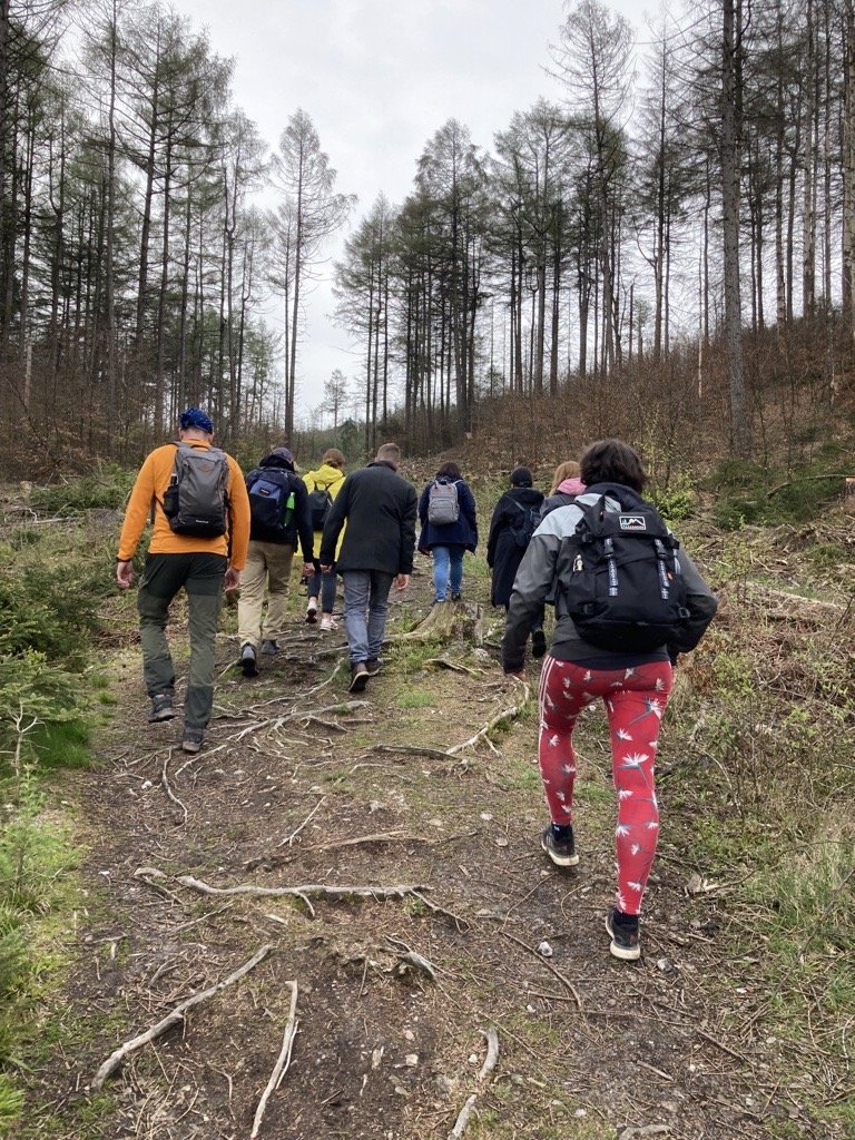  Das Team des Backoffice ließ den April sportlich bei einer gemeinsamen Wanderung im Naturpark Teutoburger Wald ausklingen. 