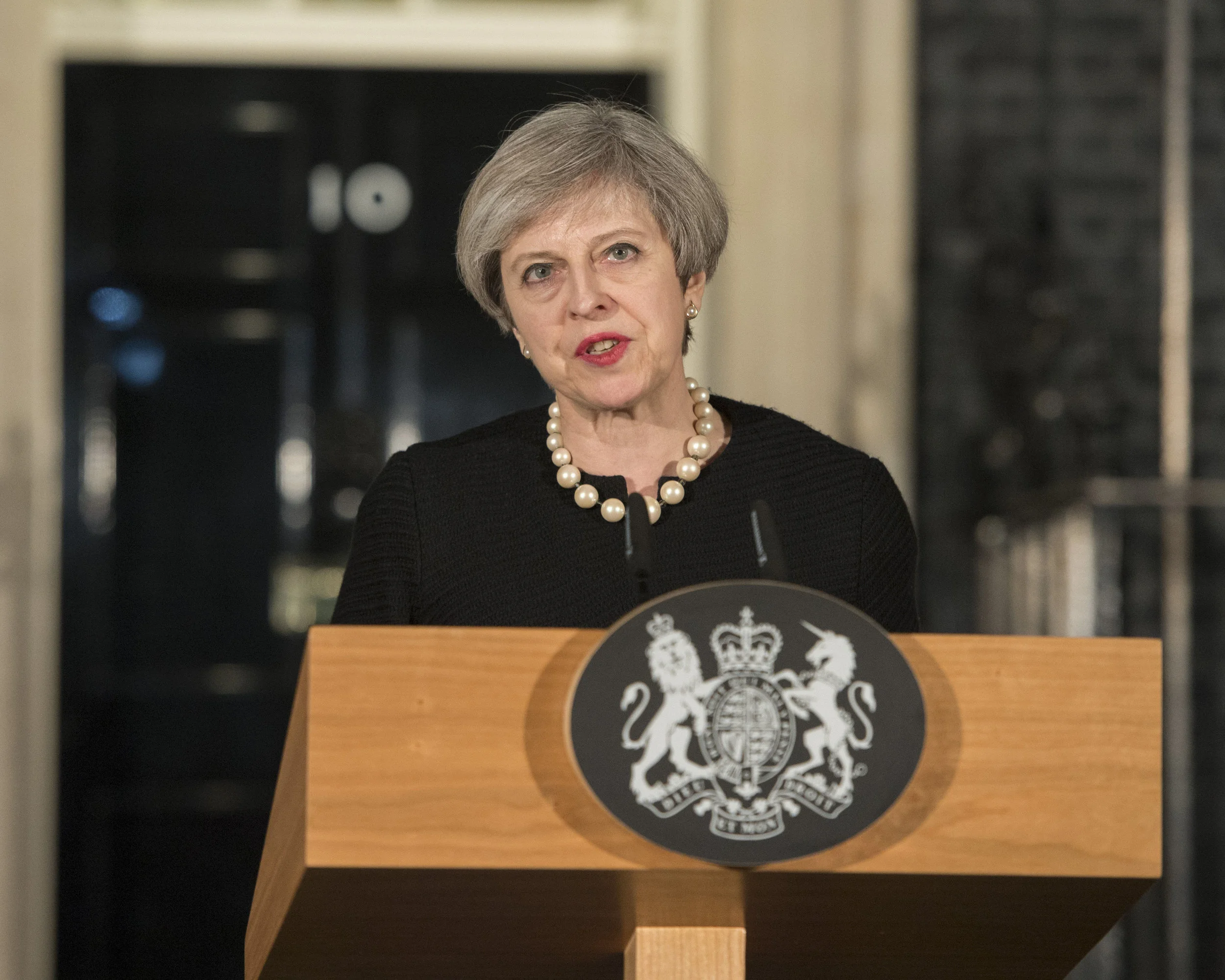 Misstrauensvotum: Warum das Risiko eines harten Brexits mit Mays Strategie steigt?