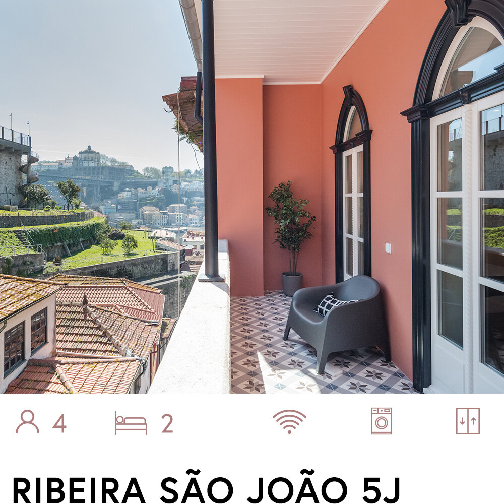  Renovated apartment with balcony. View over Porto Cathedral and D. Luís bridge. 