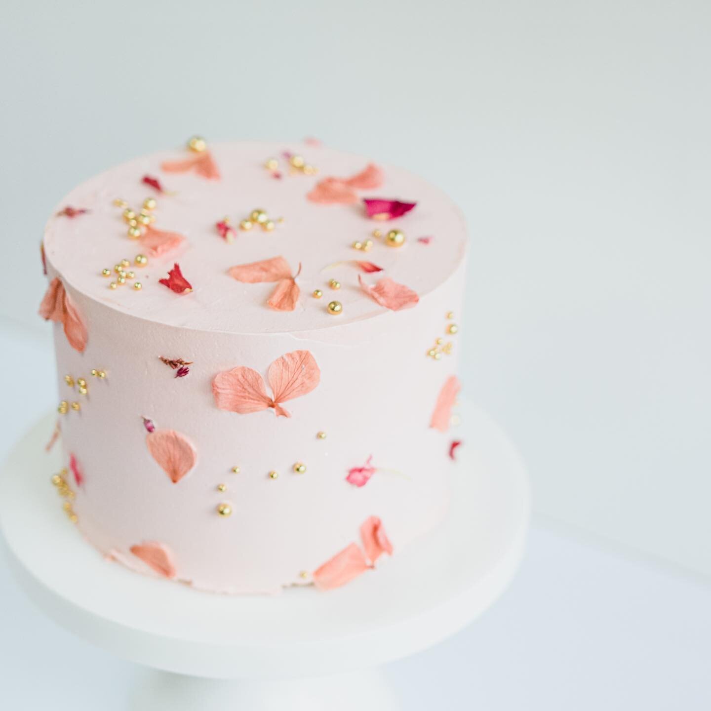 MINI CAKE / this cute little mini cake is thoughtfully decorated with luxe gold sprinkles and preserved florals. It is perfect for gifting, sharing with family and friends or ordering for yourself as a little Mother&rsquo;s Day treat (I suggest eatin