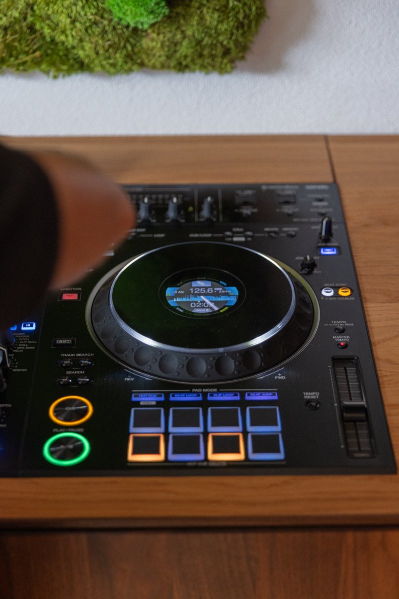 DJ Desk_032.jpg