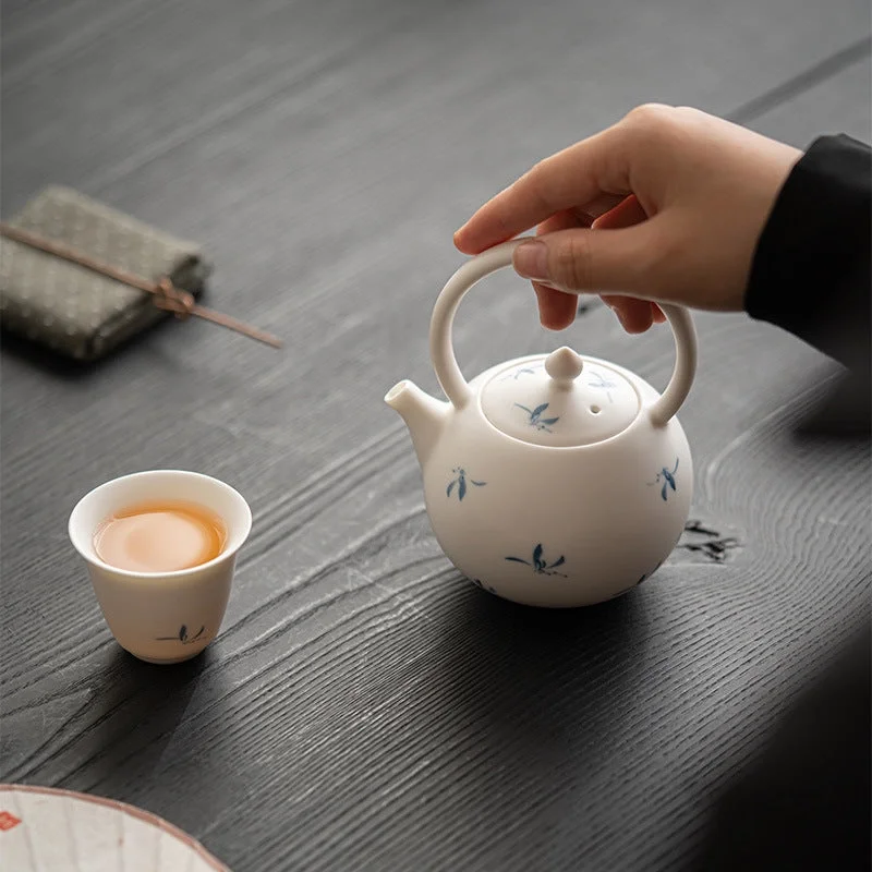 STUDIO GAIL ALEXANDER - Hand painted tea pot48a9657965a62598cde0b94d692180881c995709e858d16cff0e9a7af50c1a05.webp