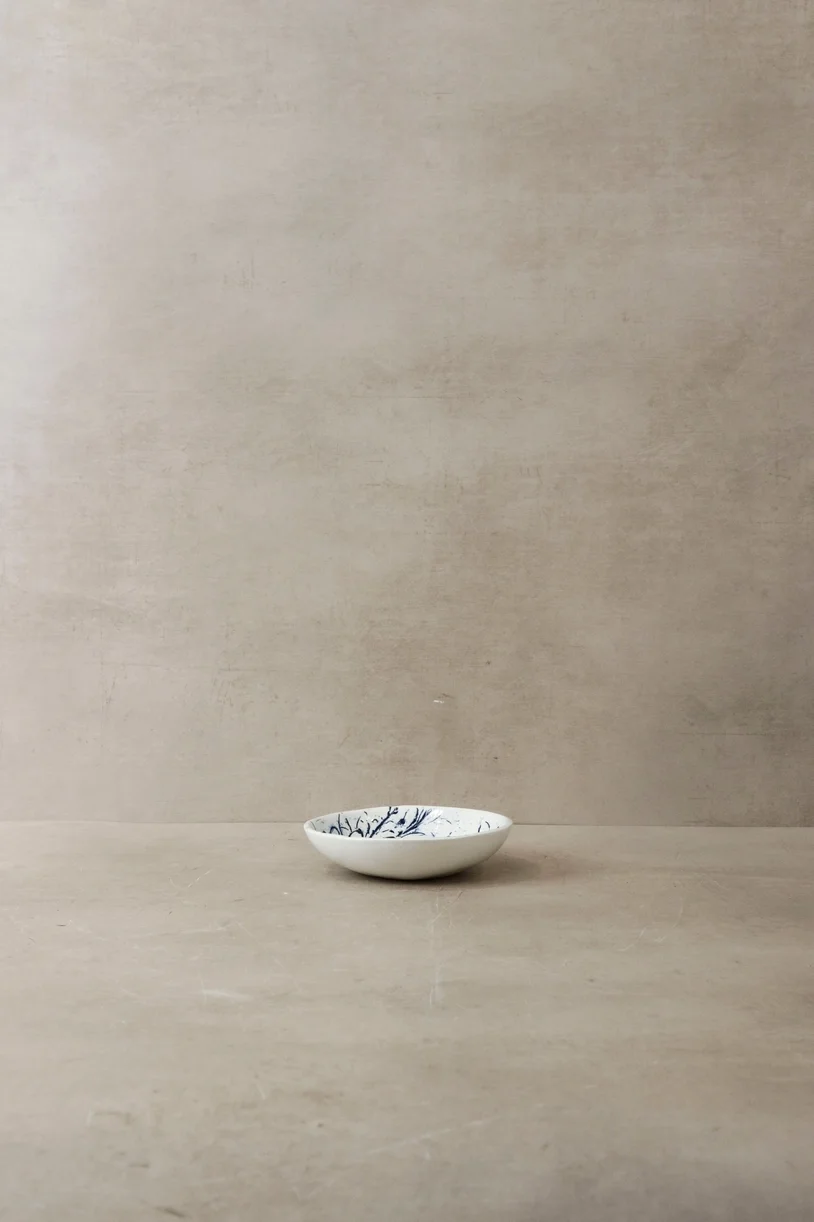 STUDIO GAIL ALEXANDER - AT HAME - INTERIOR DESIGN STORE - Fynbos Ceramic Plate - N°90150b0a81d109cf31aa0a13205e1b429f63f35d98322c6b4924381a0b4cf6374.webp