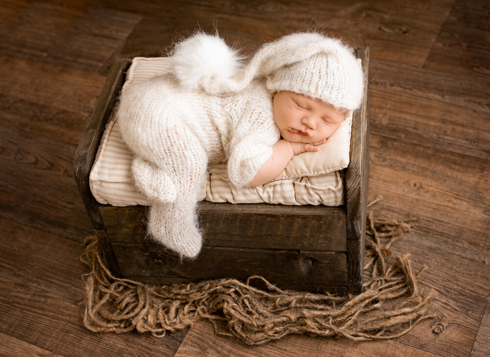 Boy and Bear Photography - Tiny babies in a Tiny bed is the cutest thing  evveeeer! ~ Hudson