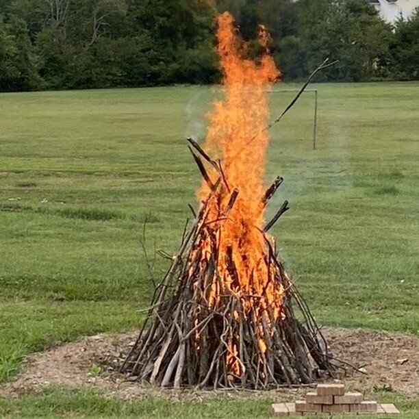 Nothing like roasting marshmallows and building a good bonfire to gather our lovely Montessori community together! 

#renaissancemontessorischool #rmsstratplan #catholiccommunity #catholicmontessori