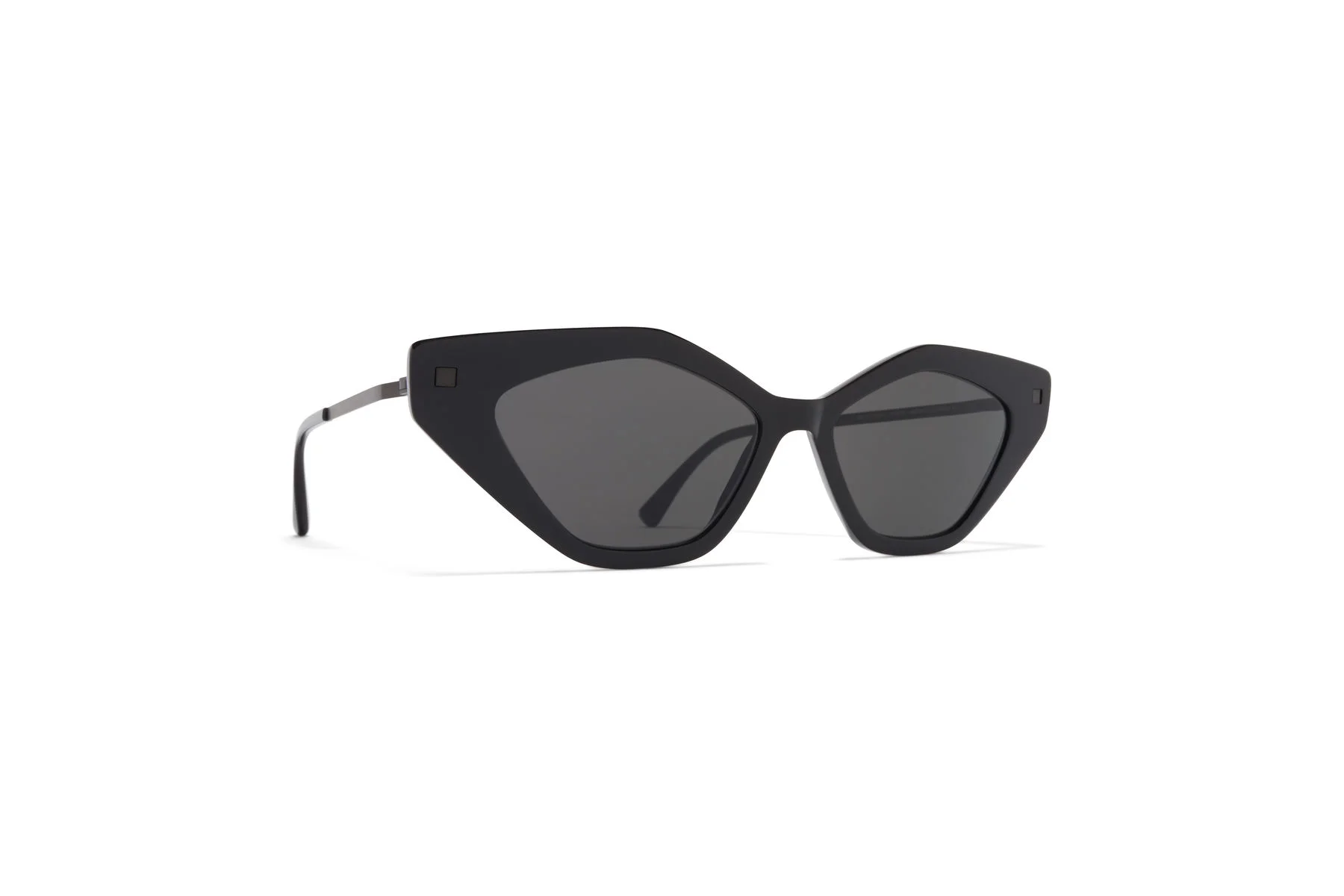 mykita-lite-acetate-sun-gapi-c2-black-black-dark-grey-solid-2503700-p-1wUfTSv7Tqz06t.jpg