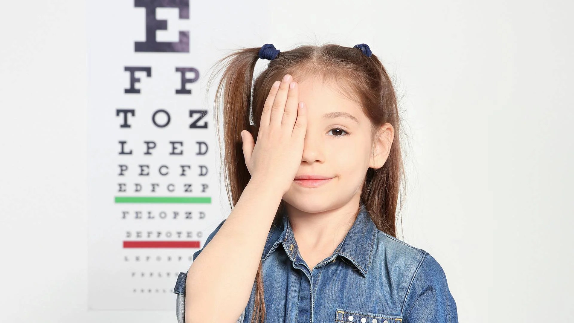 myopia-children-contact-lens-atropine-eye-chart-blur.jpg