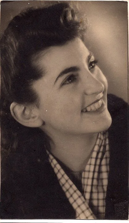 In de Bonus!: Stumbling over Reminders of the Holocaust in Amsterdam