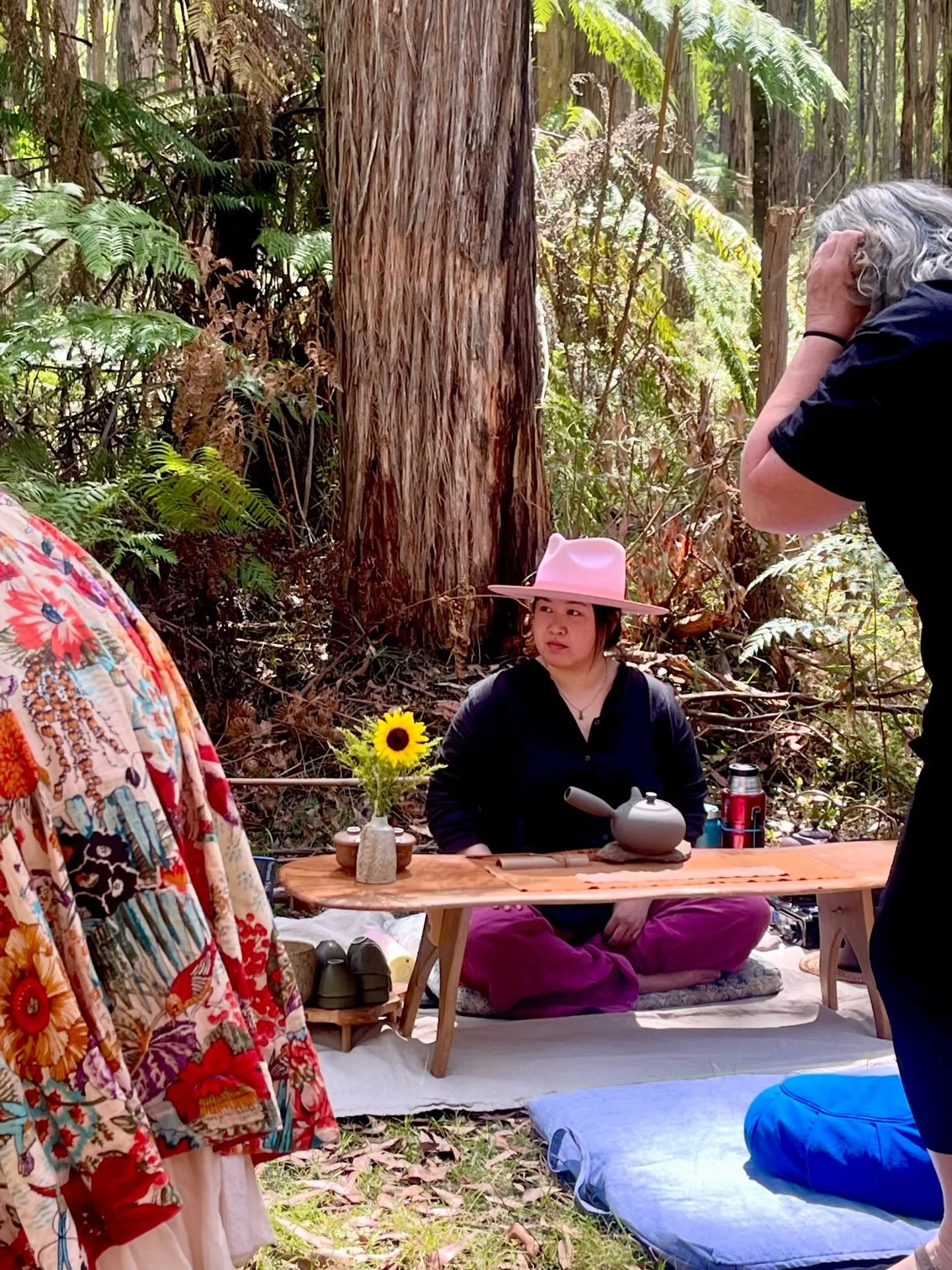 A lot of the time tea is about getting out of the way and letting Tea speak 🌬️

🍃Tea&rsquo;s language weaves the mundane and the precious into two sides of the same coin. The experience of tea in ceremony often helps us to reconcile dualities so th