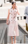ノースリーブトレンチコートドレス、見たことある？This Week's Meghan 