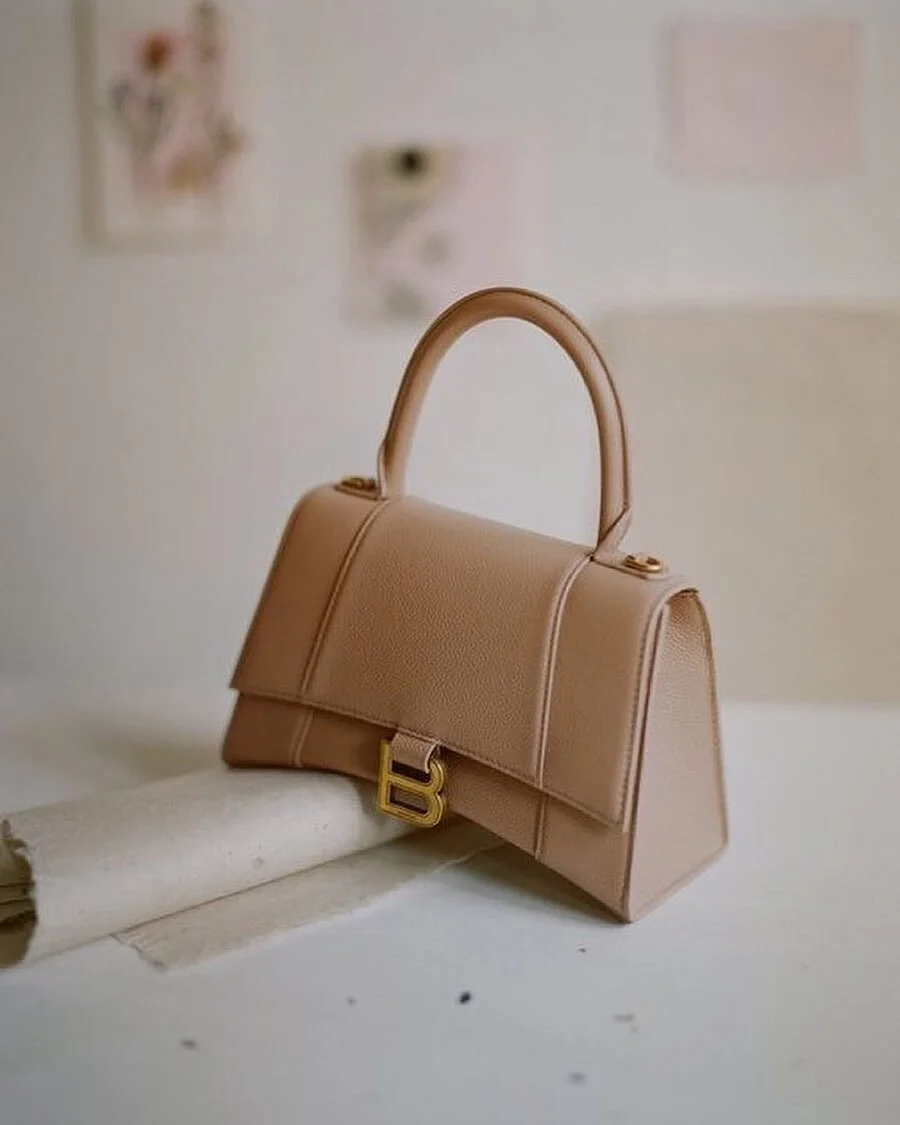 Hourglass : so classy 🤎

関税やシッピングに不安な方はkikidune のオーダーサポートをご利用ください。
また毎週アップされる海外ショップセール情報は、link in bio @kikidune にて🧡💛💚💙🤎🤍🖤　 #ファッション #ファッションコーデ #海外ファッション #海外ショップ #海外オンラインショップ #オンラインショップ #関税負担なし #ファッション通販 

@modaoperandi Don't just secure any ba