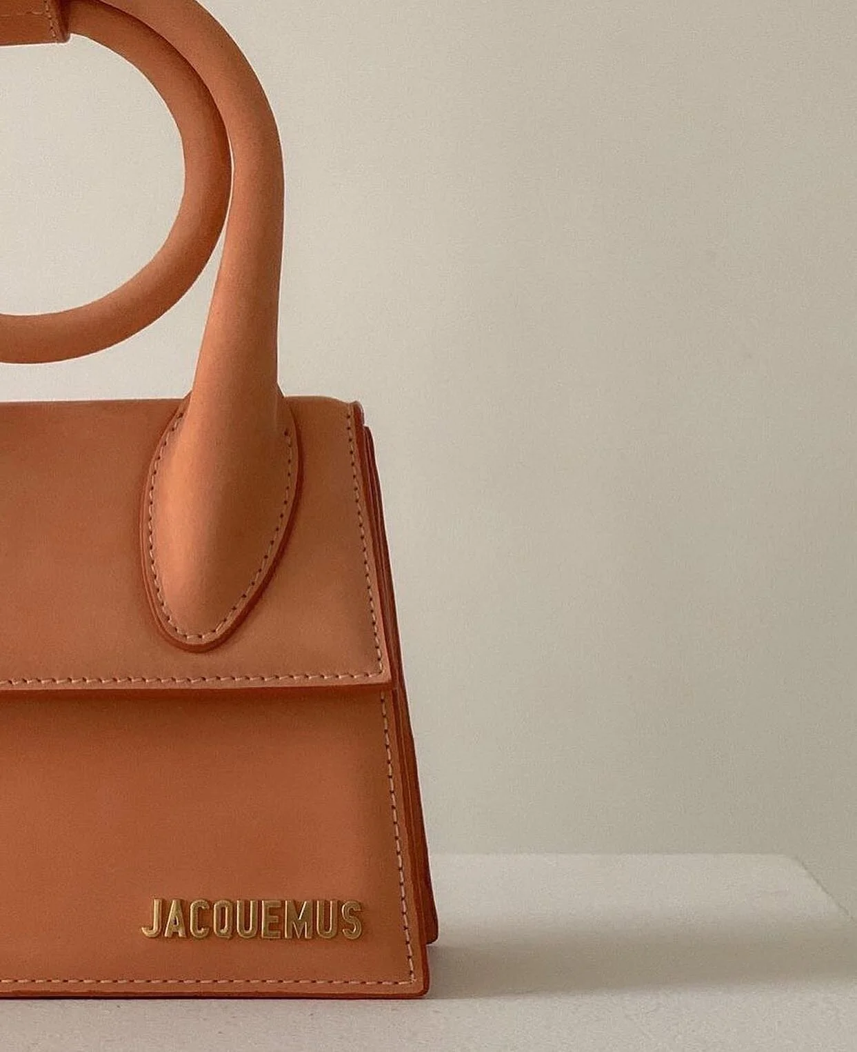 Via &bull; @svedae @jacquemus 🍊
