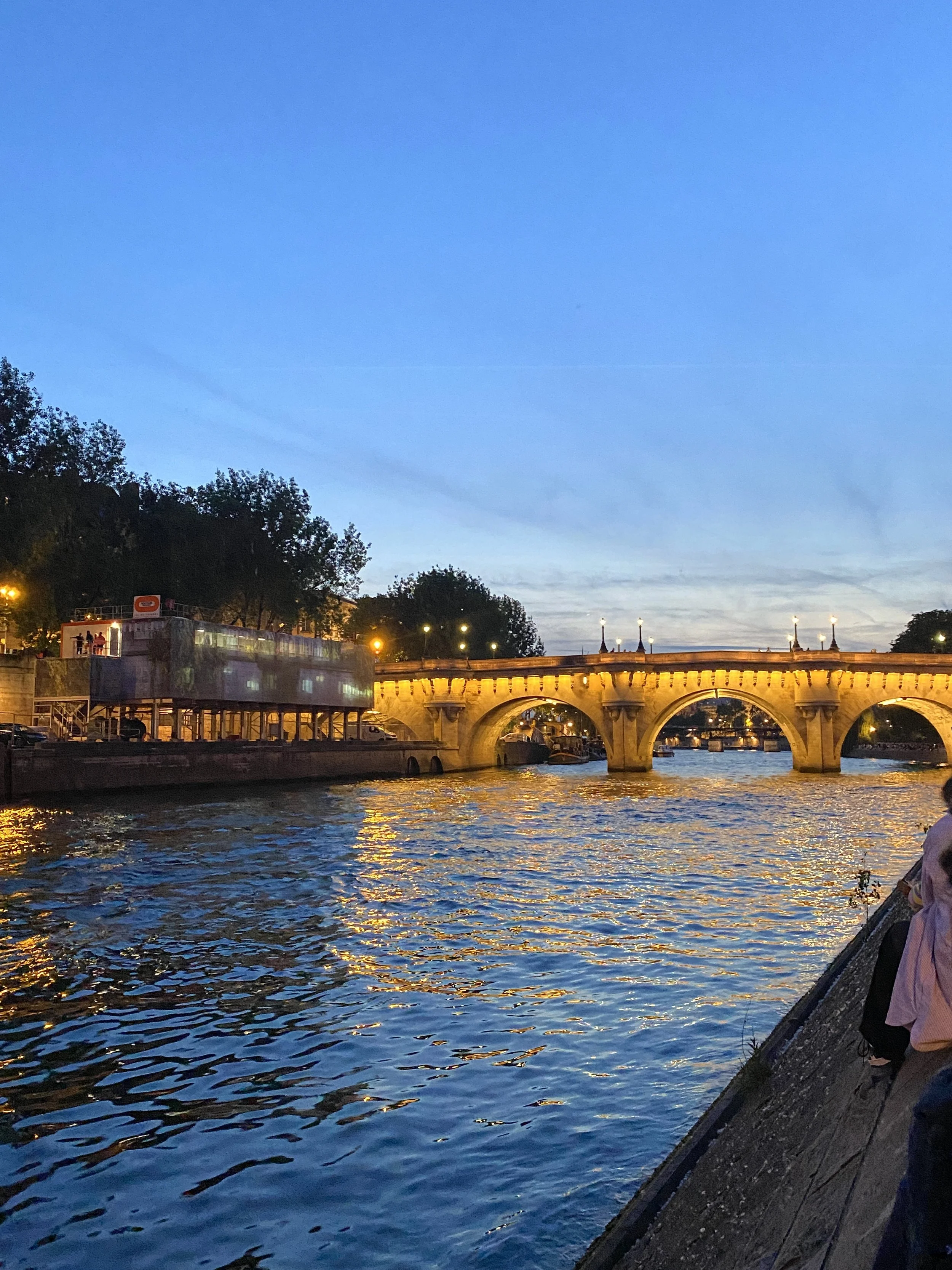 フランス生活　ついにスタート　全てがスムースにいかないパリ。インターネット取り付け　無事に終了するか！？？