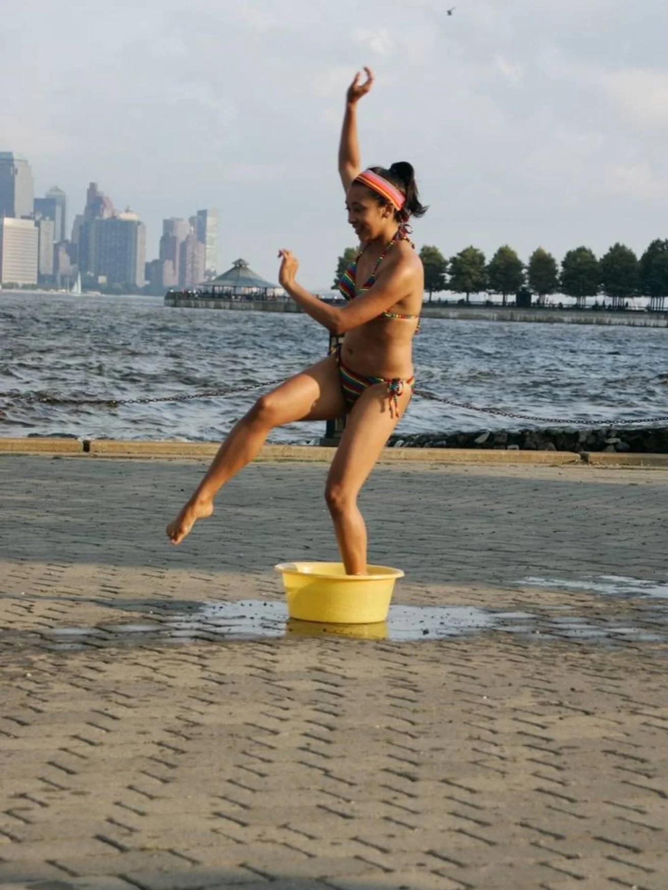 Happy Memorial Day from Green Space and Dance Entropy! Throwing it back to our 2006 Modern Dance Festival performance of SPLASH! in NJ to kick off the summer 

Photo Credit: Alex Mulligan