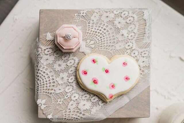 Celebrating your wedding this summer on a smaller scale? Our custom cookies and mini cakes are perfect for couples to share! Don't forget your purchase helps promote equality in Columbus!#anythingBUTcookiecutter #whereEQUALITYisSWEET⠀⠀⠀⠀.⠀⠀⠀⠀⠀⠀⠀⠀⠀⠀⠀⠀