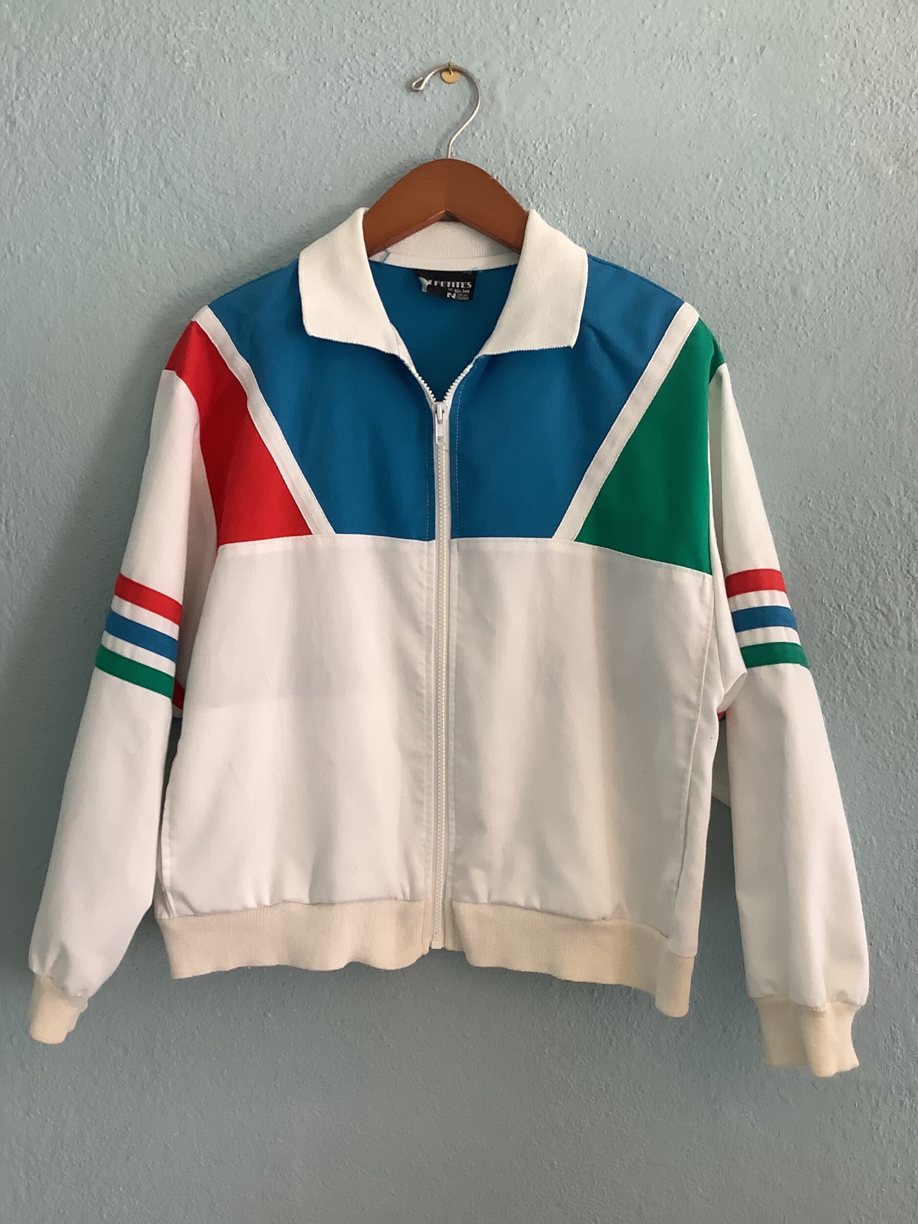 11F03E98-F7C8-430C-ACF7-51A1FE3F3E66