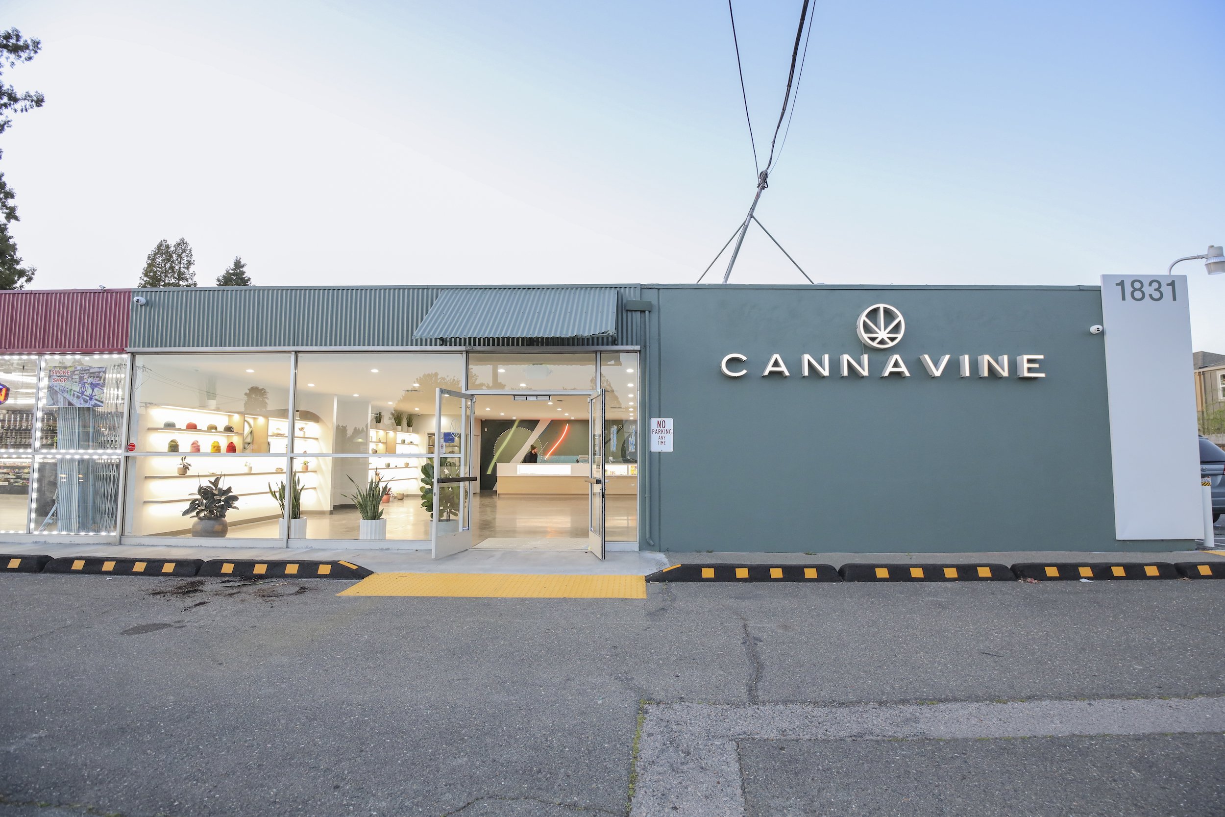 cannavine-cannabis-dispensary-santa-rosa-front-entrance.jpg