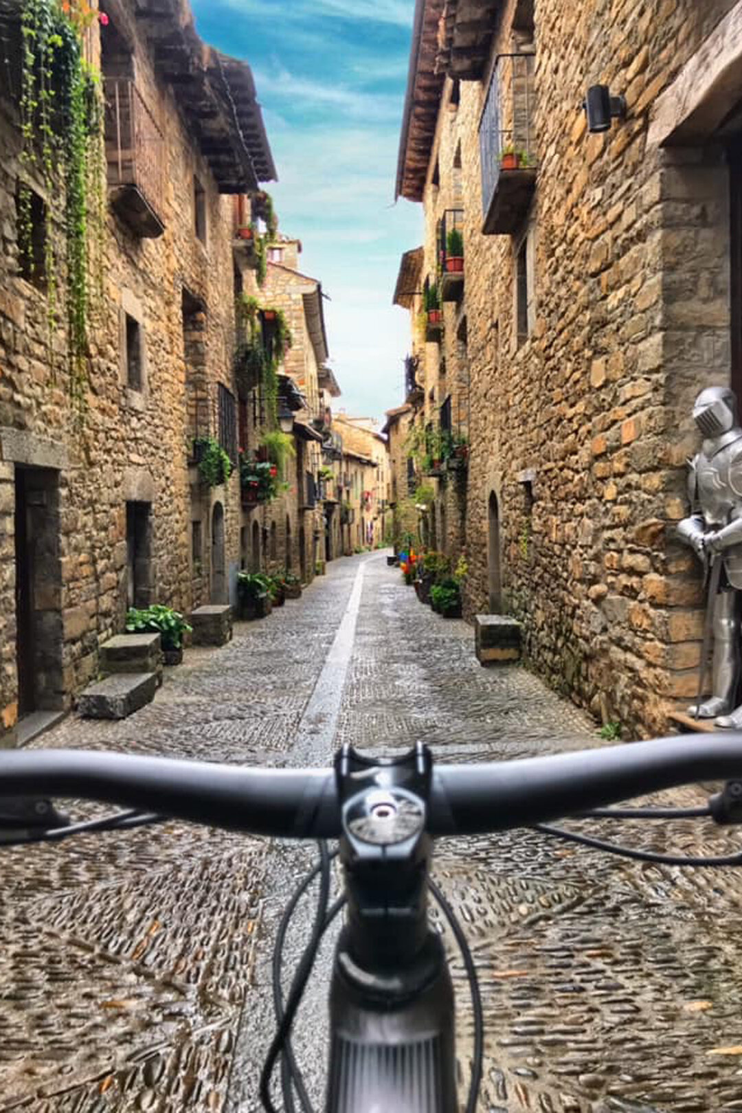 unbeaten-adventures-mountain-bike-guiding-ainsa-zona-zero-pyrenees-spain-enduro-medieval-old-town.jpg