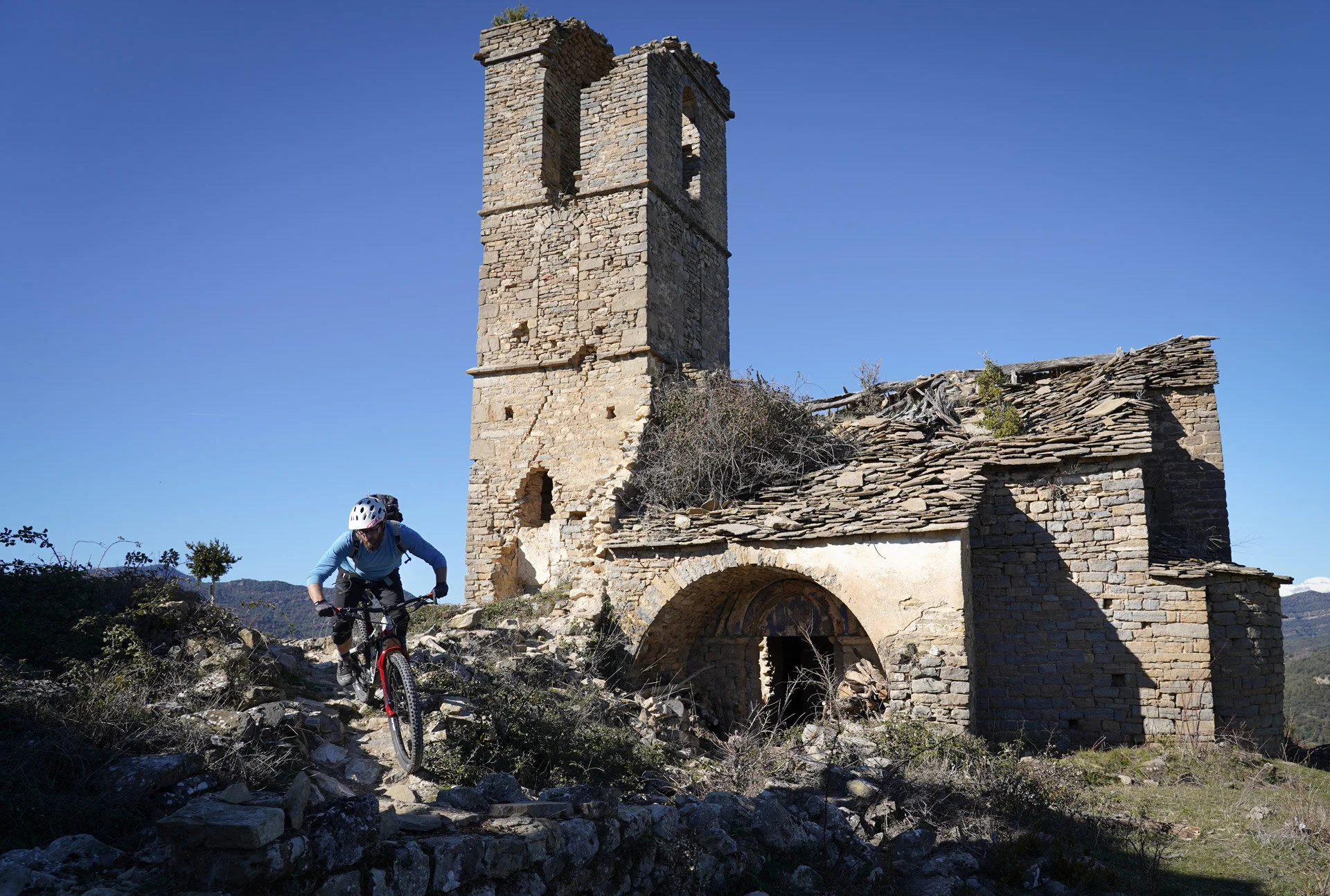unbeaten-adeventures-mountain-biking-pyrenees-zona-zero-ainsa-jeroen-spoelstra-morcat.jpg