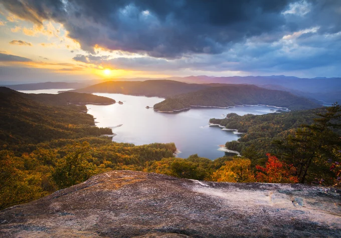 lake jocassee.jpg
