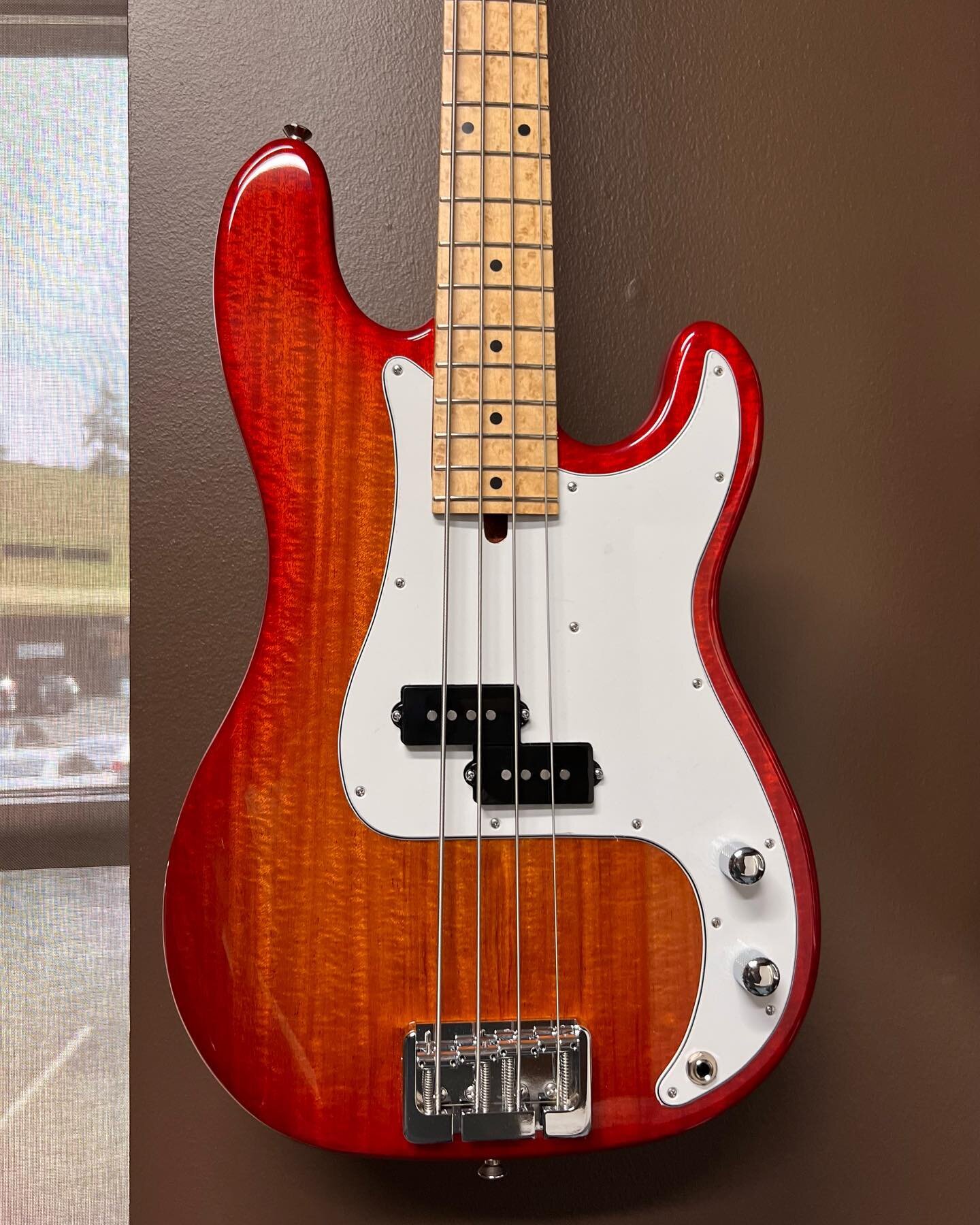 Custom-Ordered Fireglo Mahogany P4 🔥🔥🔥🔥

#madeinusa #bass #bassguitar #guitar #bassporn #classic #bassplayer #mikelull #mikelullbass #bassgear #guitargear #instaguitar #bassesofinstagram 
#rocknroll #custommade #custombass #jazzbass #boutique #mo