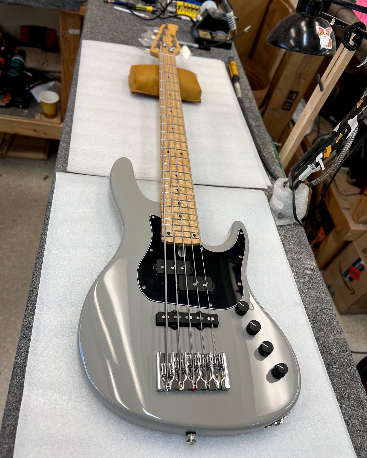 On the Bench - Porsche Chalk PJ5-24 Custom. Swamp Ash Body. Birdseye Maple Fretboard. Custom @nordstrandaudio PJ Set. @bartolinipups NTBT Preamp. 34&rdquo; Scale. Absolutely rad 🔥🔥🔥

(Available Soon)

#madeinusa #bass #bassguitar #guitar #bassporn