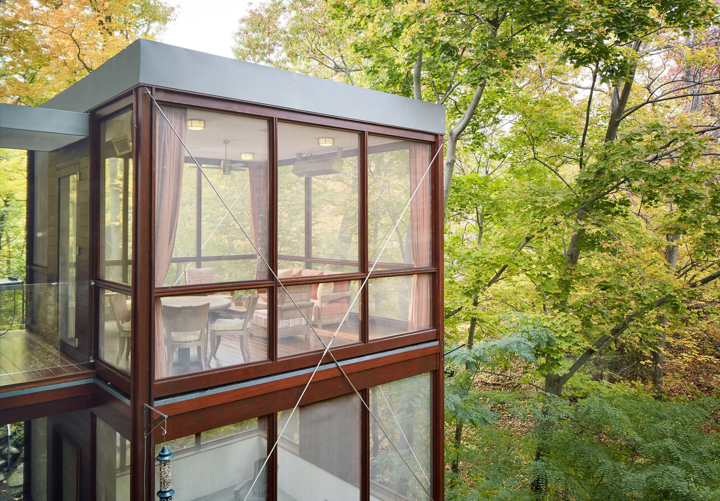 RESTRAINED MODERNISM