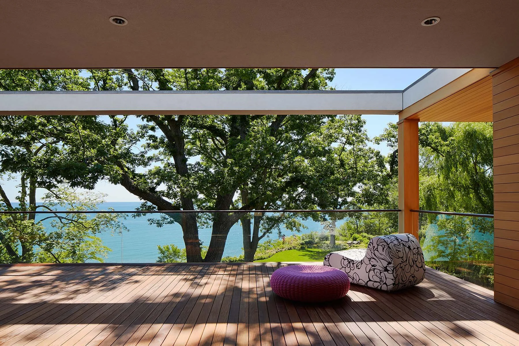 LAKE VIEW MODERN