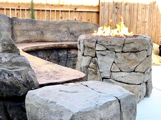 Wrapped up this one this morning! There will be lots of get togethers in this backyard this fall. Can&rsquo;t wait to come back and spend some time with the customers, our new friends 🤙🏽 .
.
.
.
.

#fireplace #camping #monmouthcounty #renovation #f