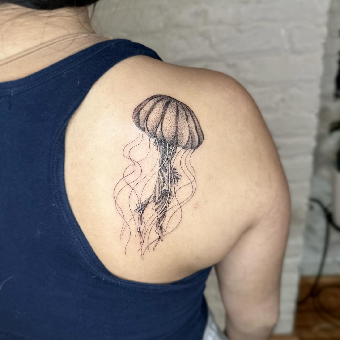 A first tattoo is always special, and I&rsquo;m honored to have created this delicate jellyfish design! 🌊✨ Thank you for trusting me with such a meaningful moment. 

Would you get a jellyfish tattoo, or what&rsquo;s your dream first tattoo? 💭
🪼🪼?
