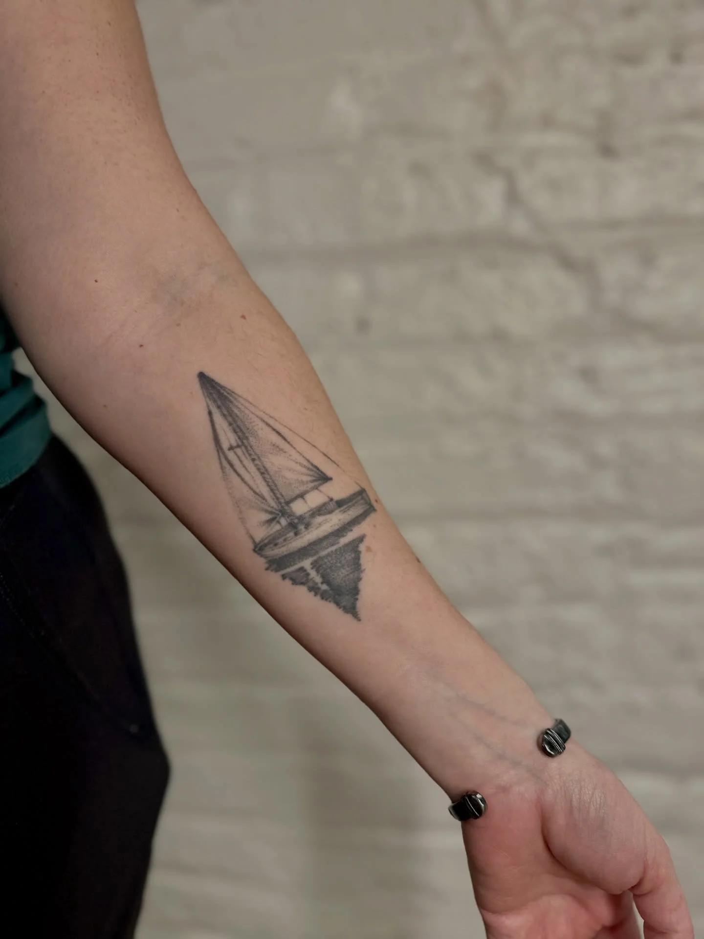 Can you believe this cute little sailboat is 7 years healed ⛵️✨
I&rsquo;m so happy with how it&rsquo;s settled over time.

&ldquo;But Emily&mdash;why are the lines so thick? Is that what my tattoo will look like?&rdquo;
Nope. Seven years ago, I was u