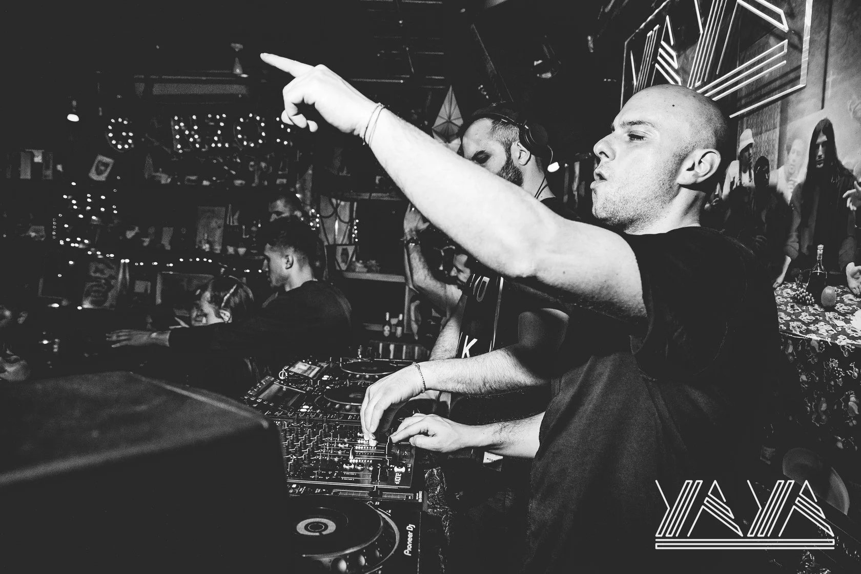 housik-yaya-artslaves-moan-recordings-housemusic-norwich-italy.jpg