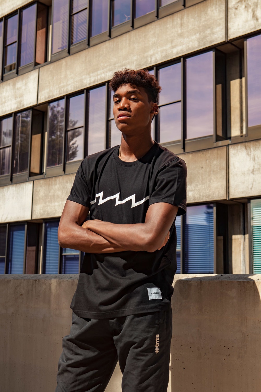BLACK+HOUSIK+X+EFFECT+'ZIG+ZAG'+TEE-min.jpg