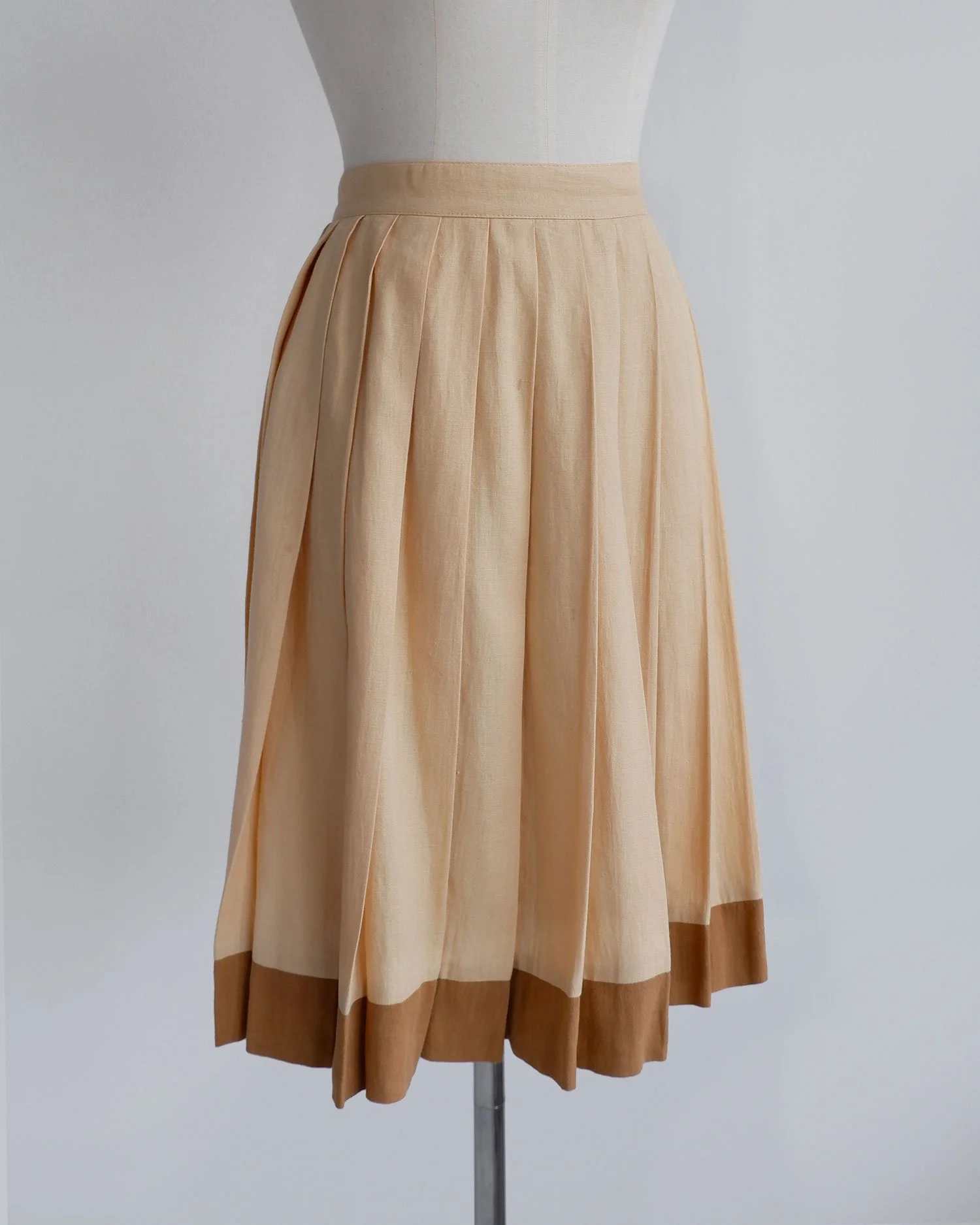 UGpleatedskirt4.jpg