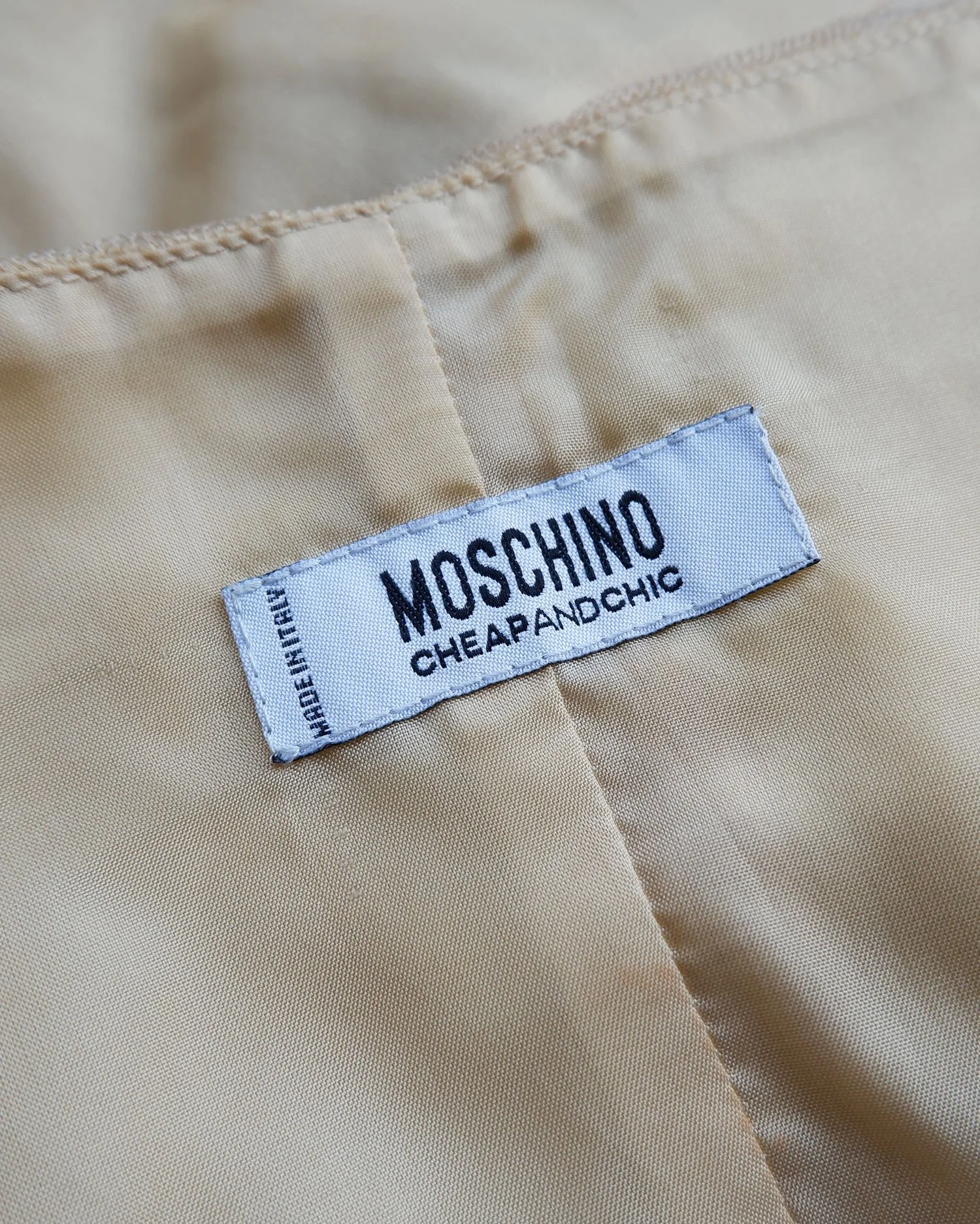 moschinobustier7.jpg