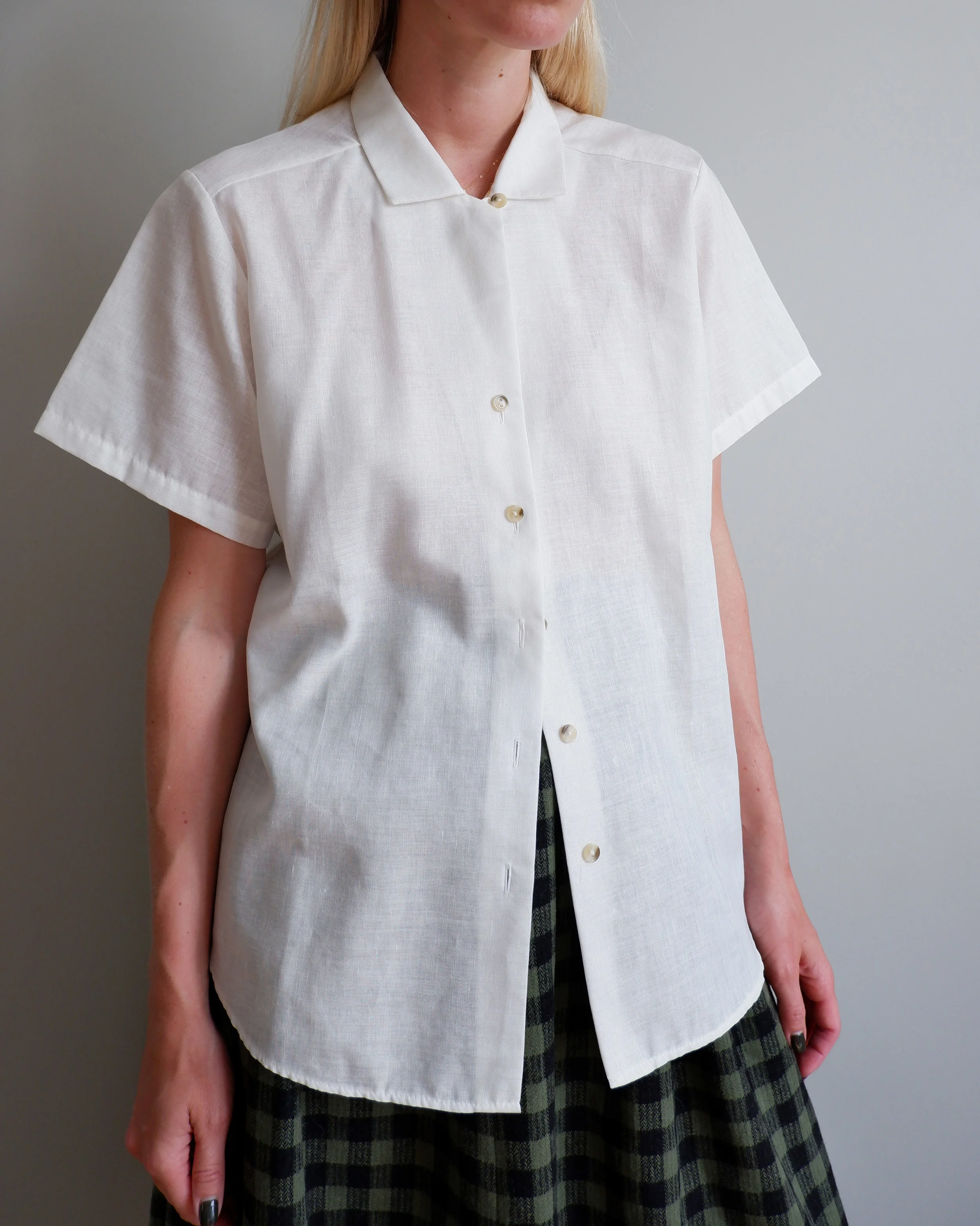 whiteshortsleeveshirt.jpg