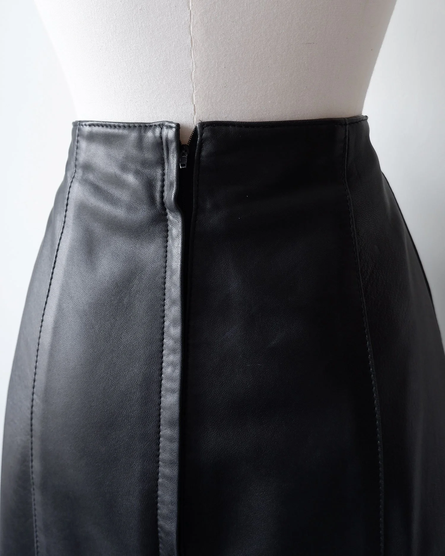 leatherskirt03.jpg