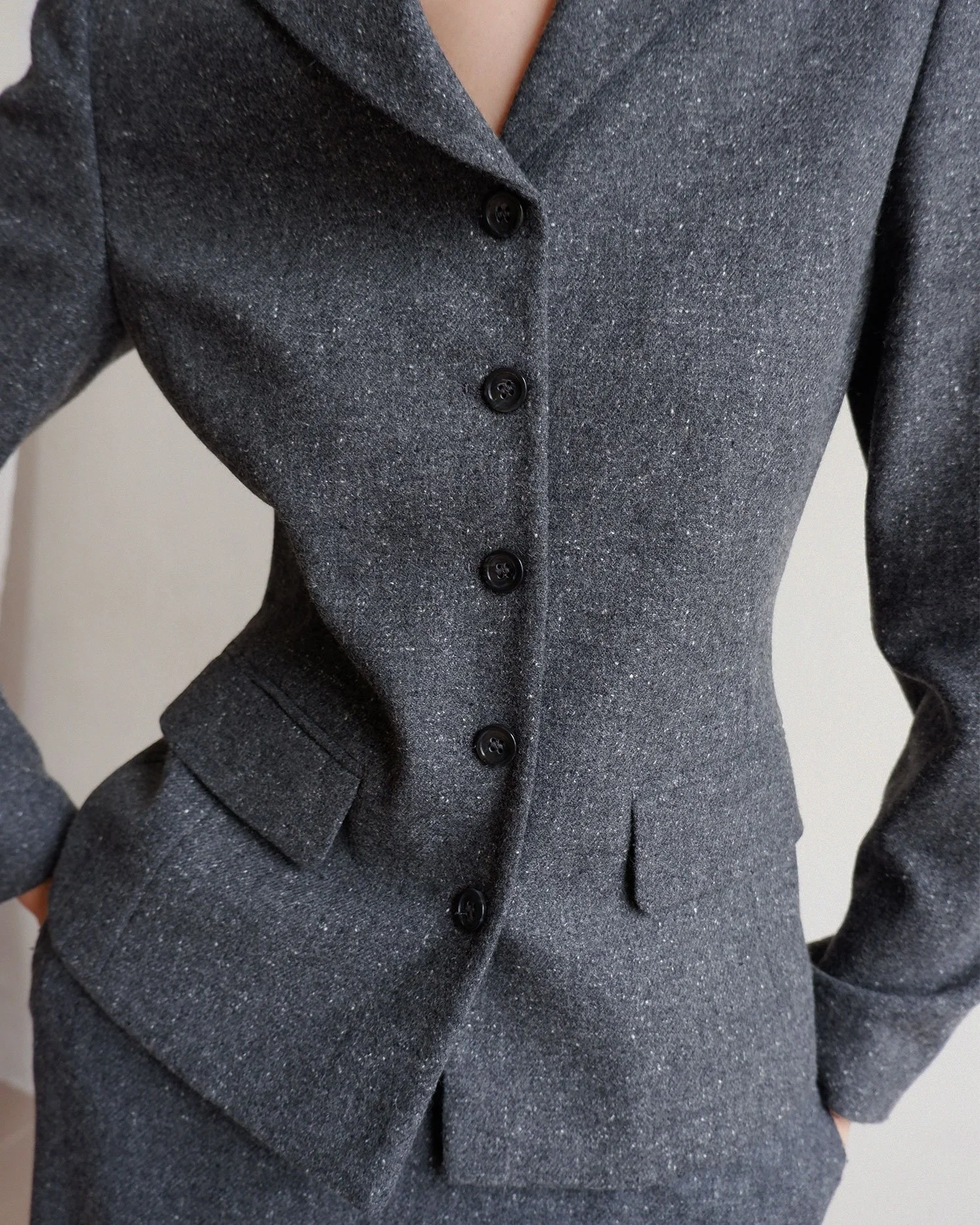 Caractereskirtsuit1.jpg