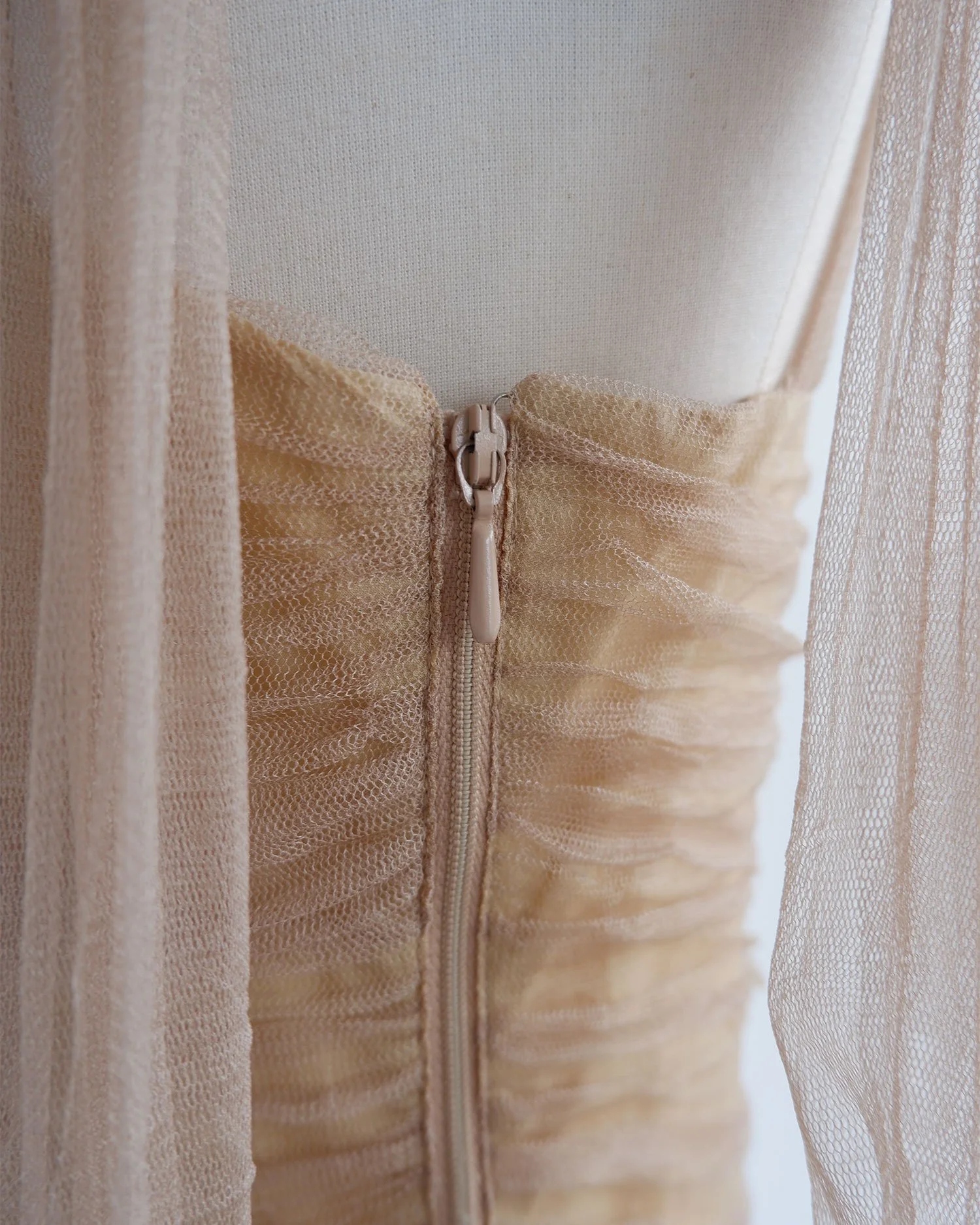 moschinobustier2.jpg