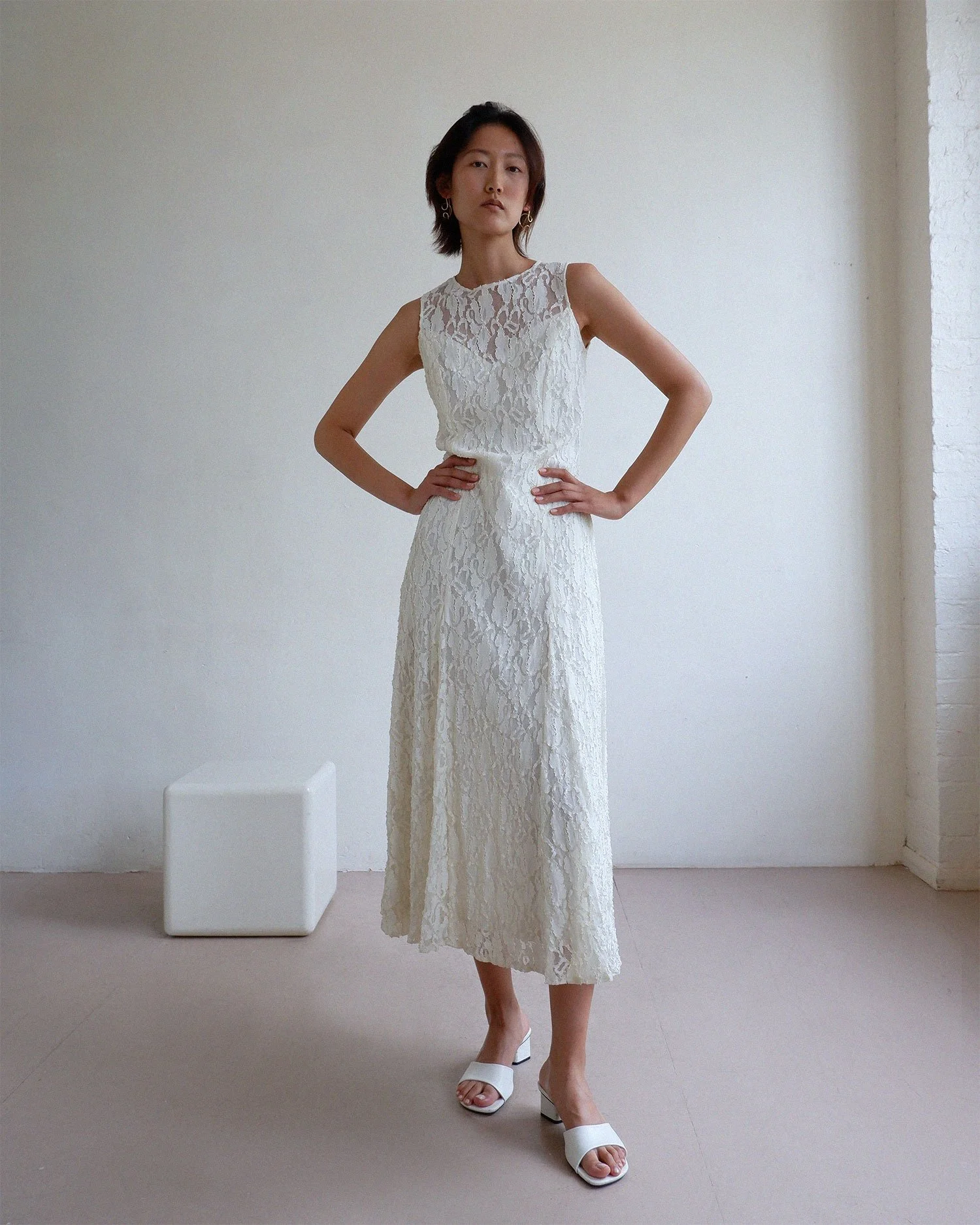 whitelacedress2.jpg