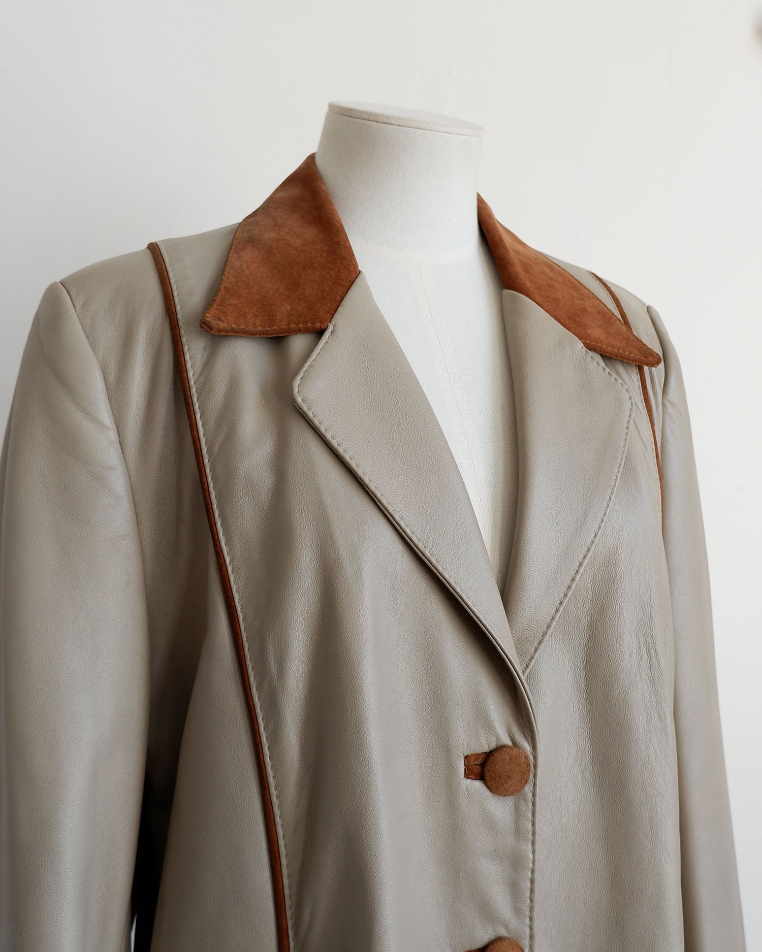 taupeleather5.jpg